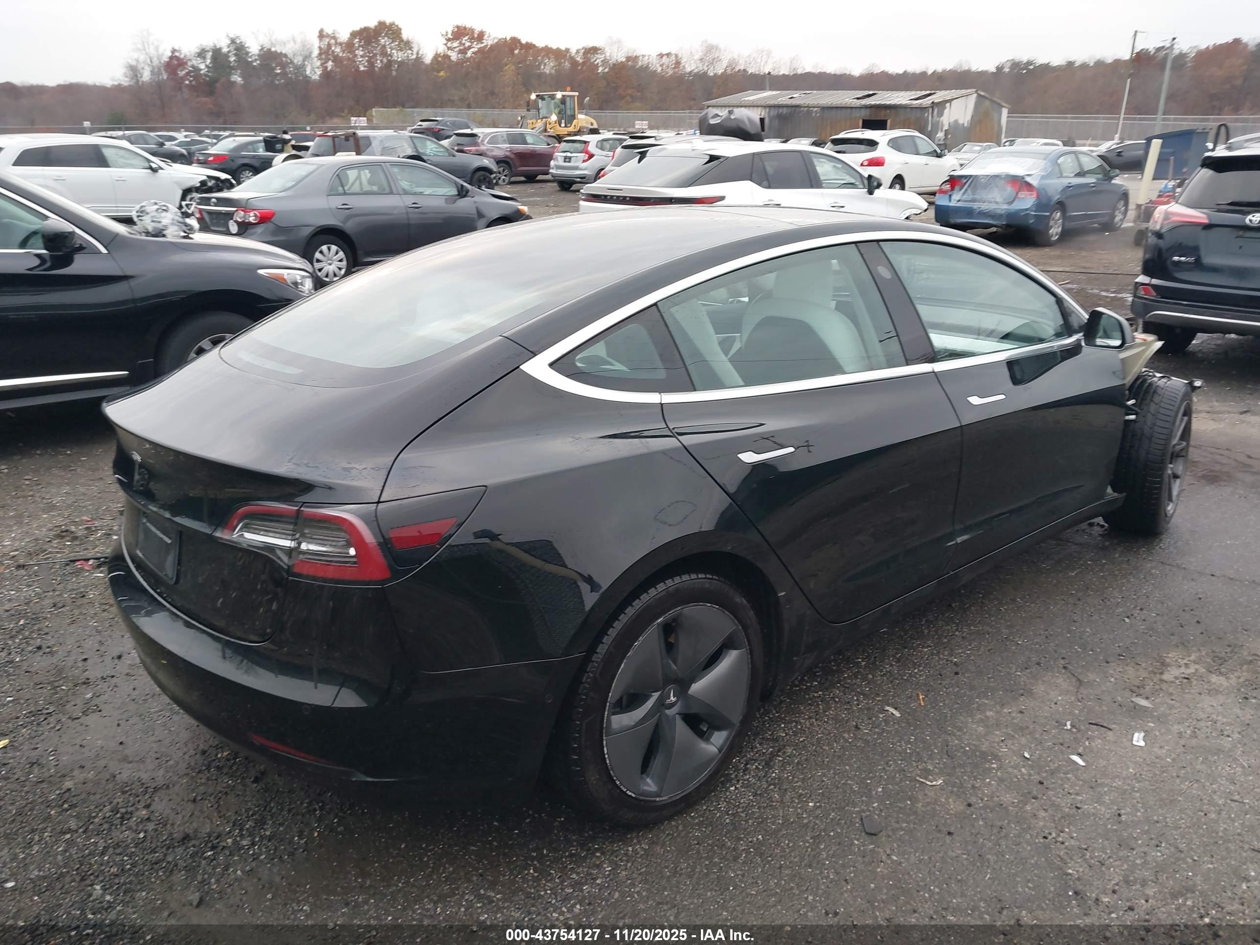 TESLA MODEL image 4