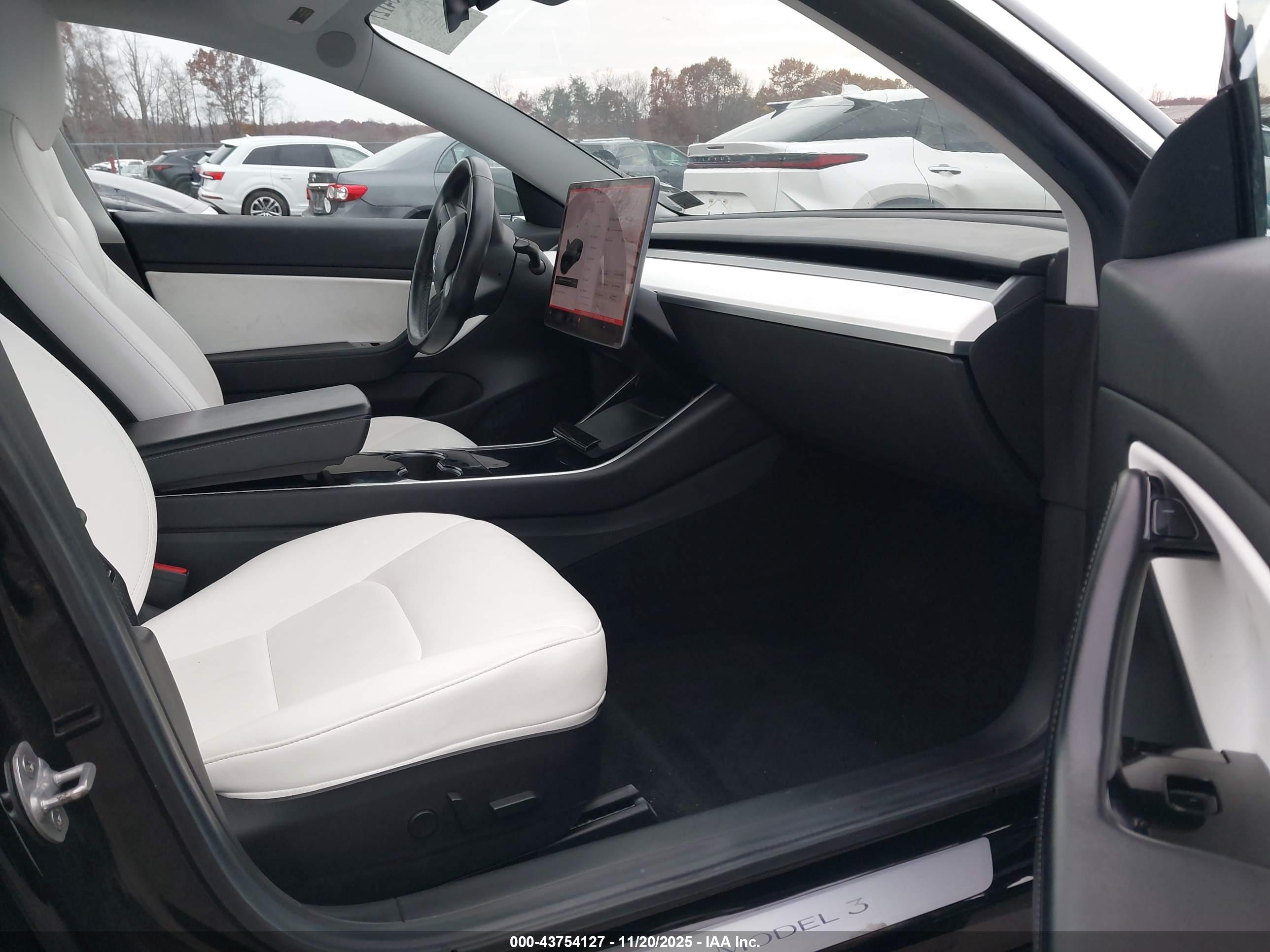 TESLA MODEL image 5