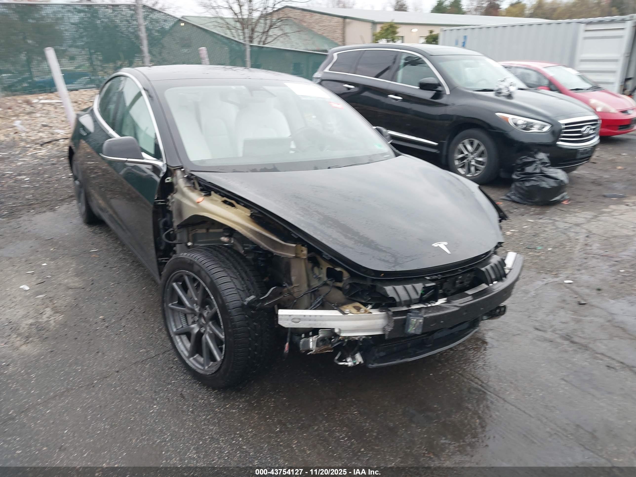 TESLA MODEL image 6