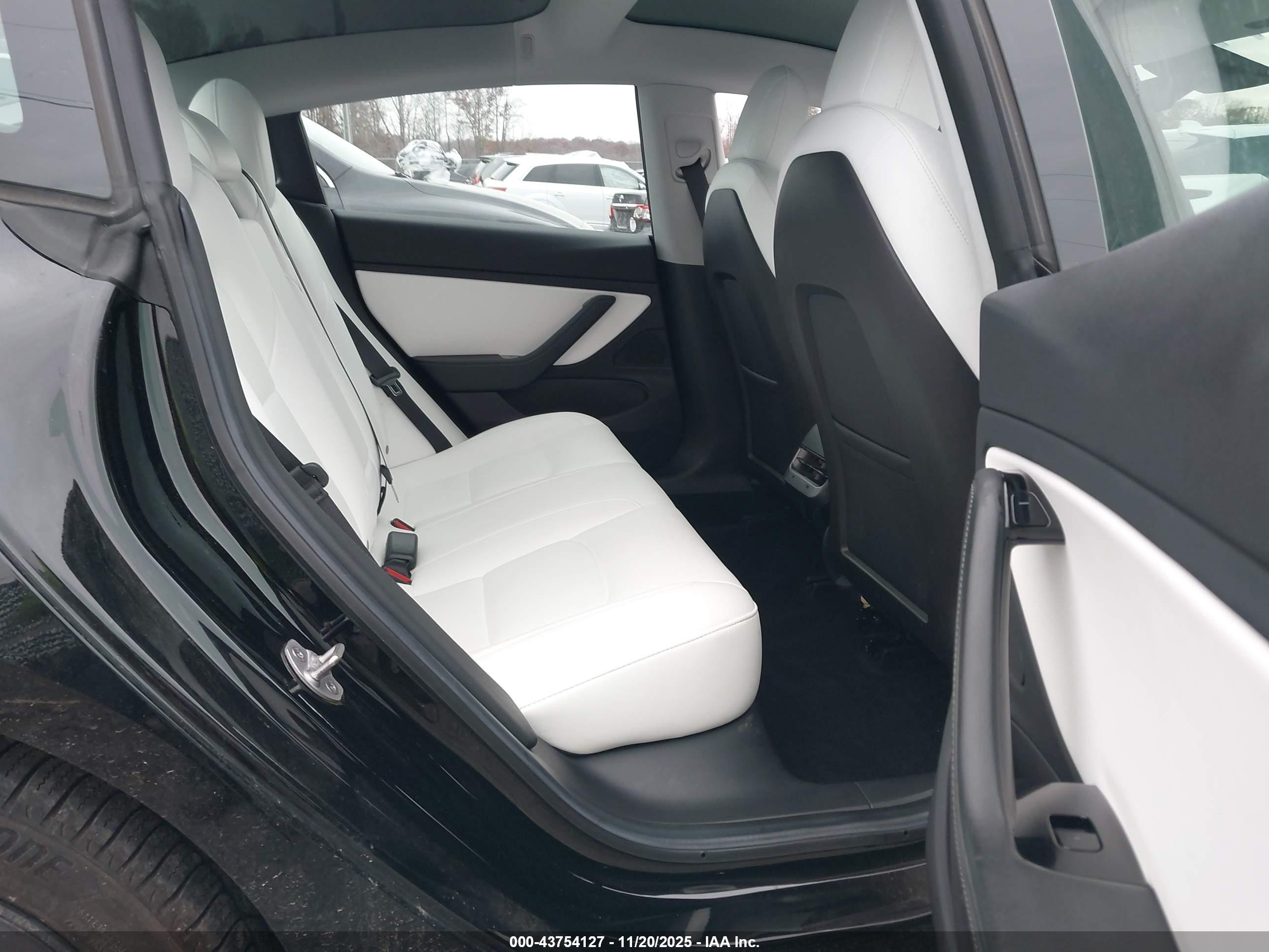 TESLA MODEL image 8
