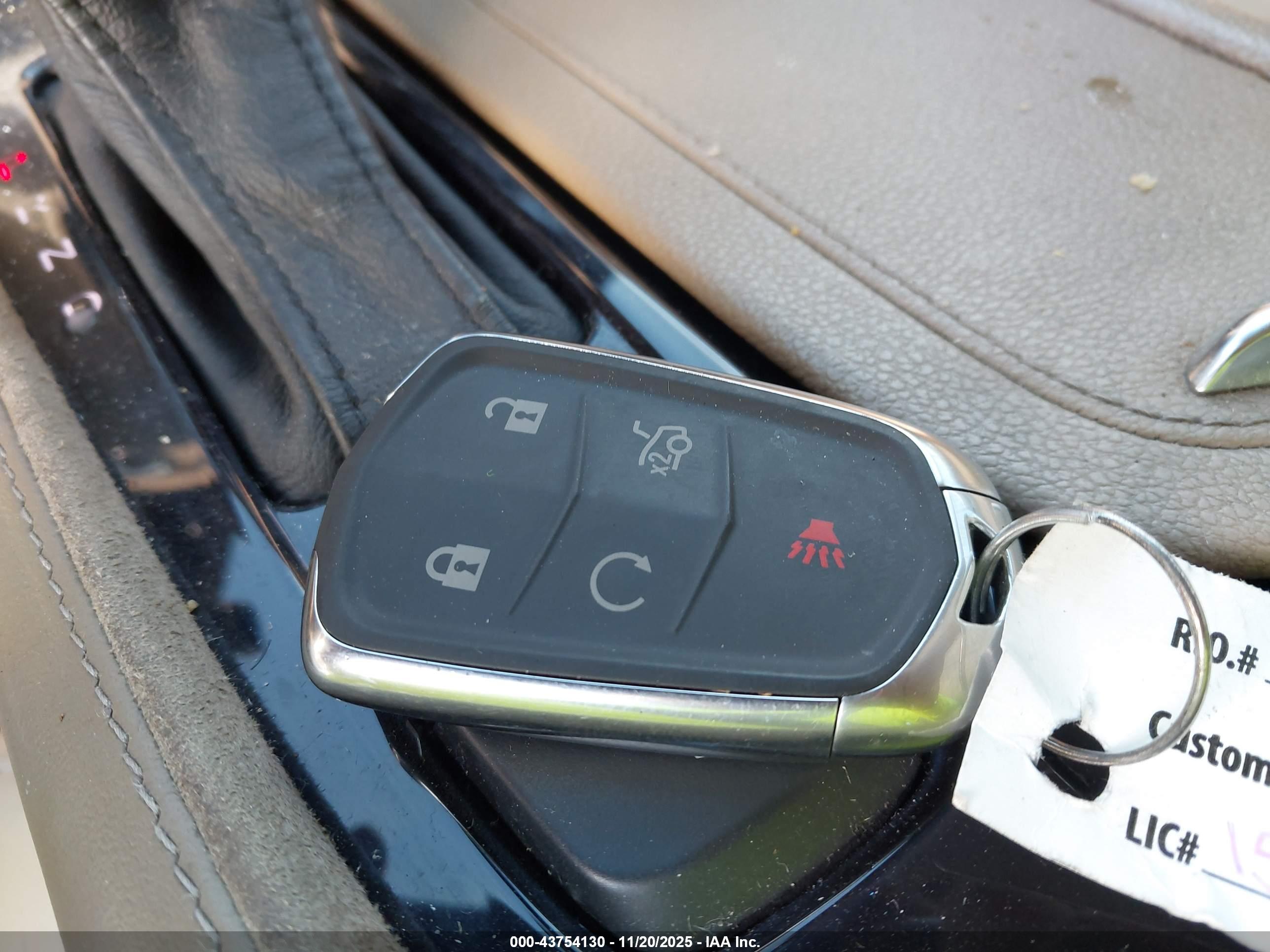 CADILLAC CTS image 11