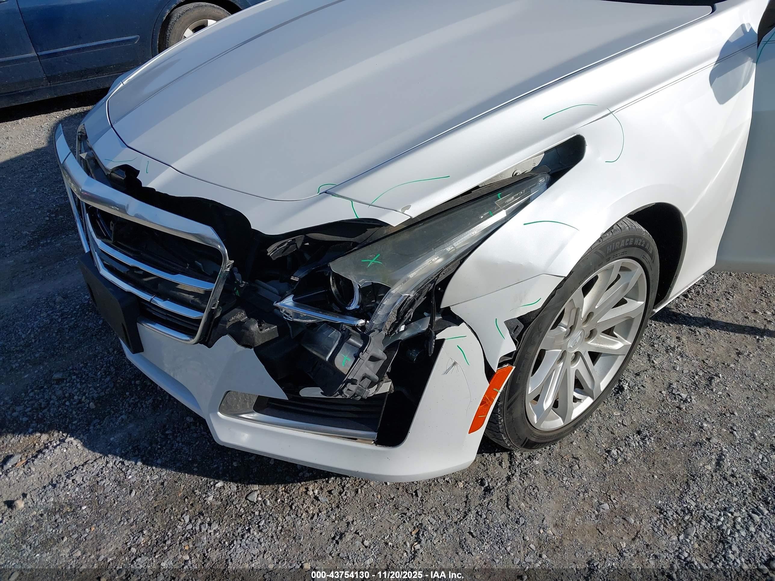 CADILLAC CTS image 6