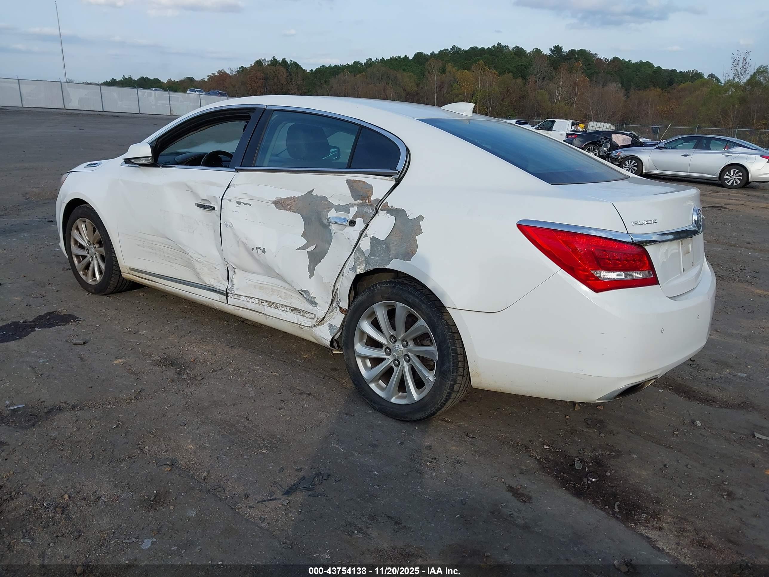 BUICK LACROSSE image 3