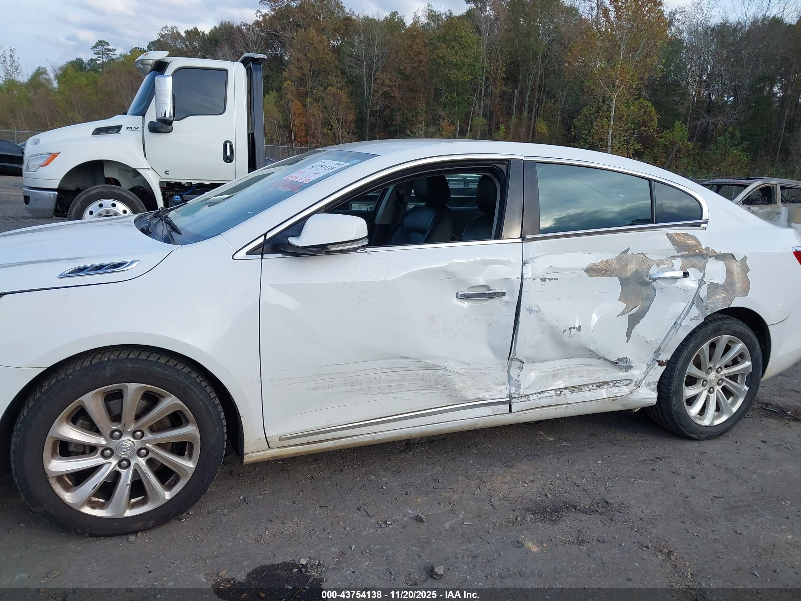 BUICK LACROSSE image 6