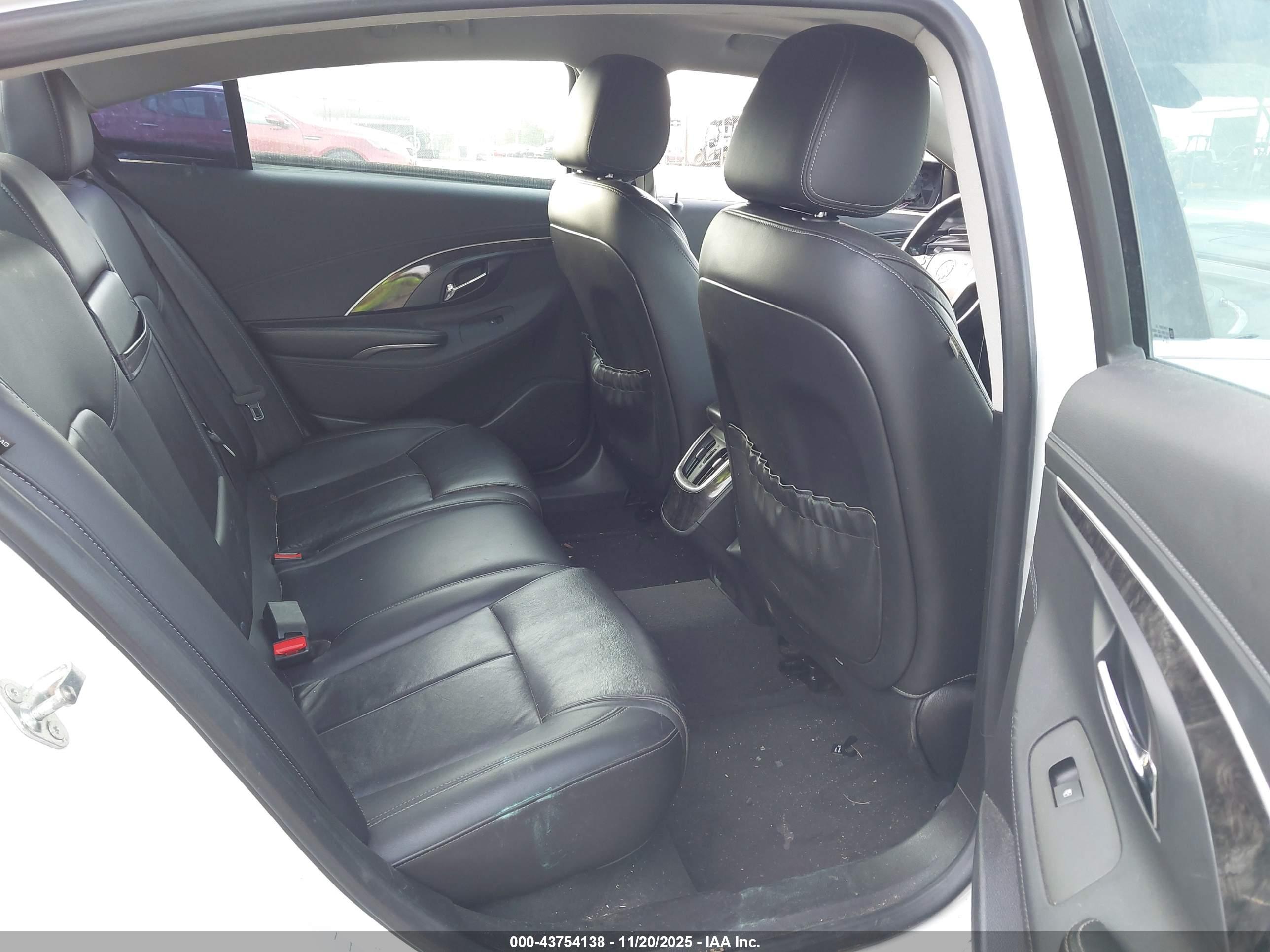 BUICK LACROSSE image 8