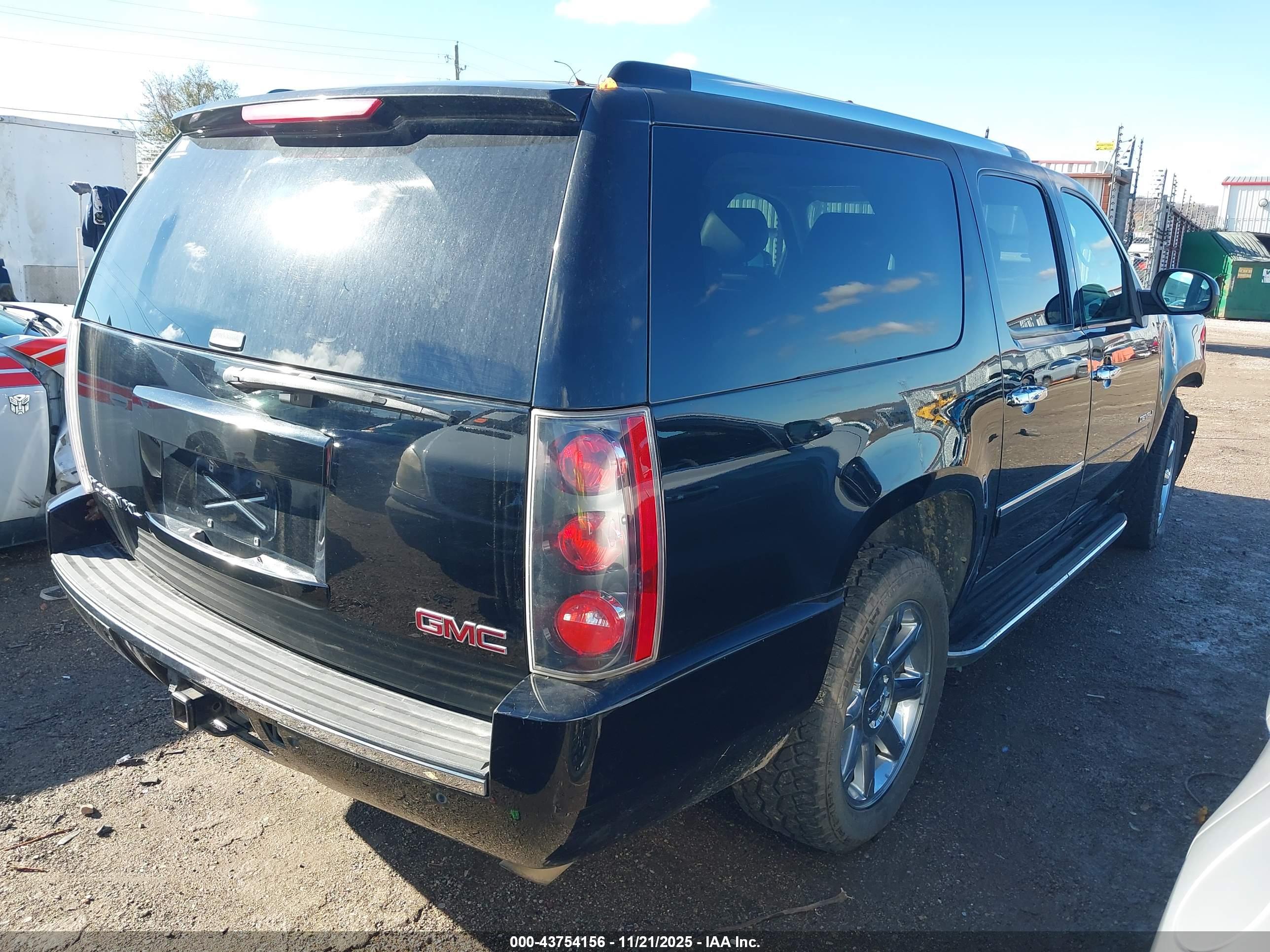 GMC YUKON image 4
