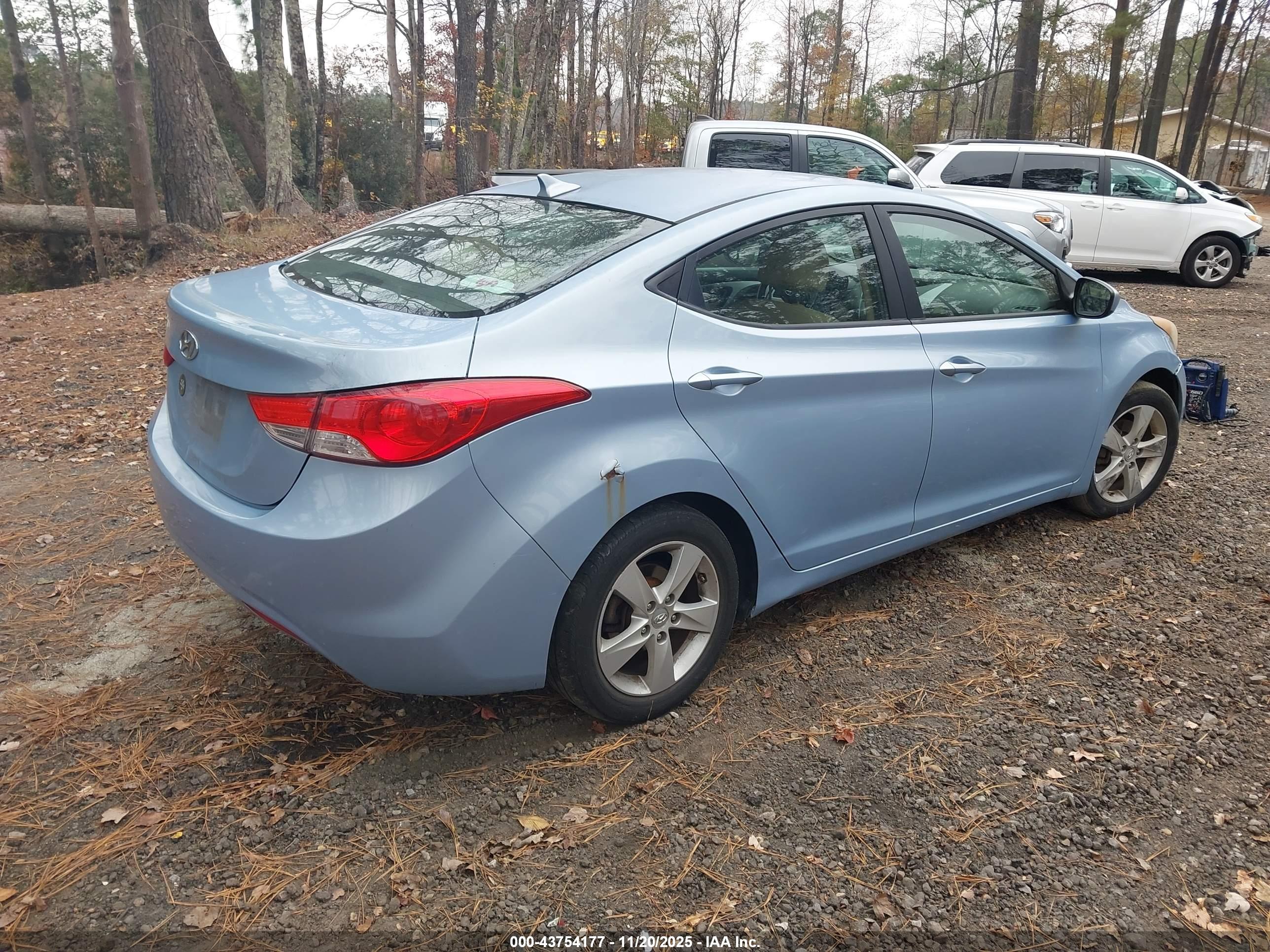 HYUNDAI ELANTRA image 4