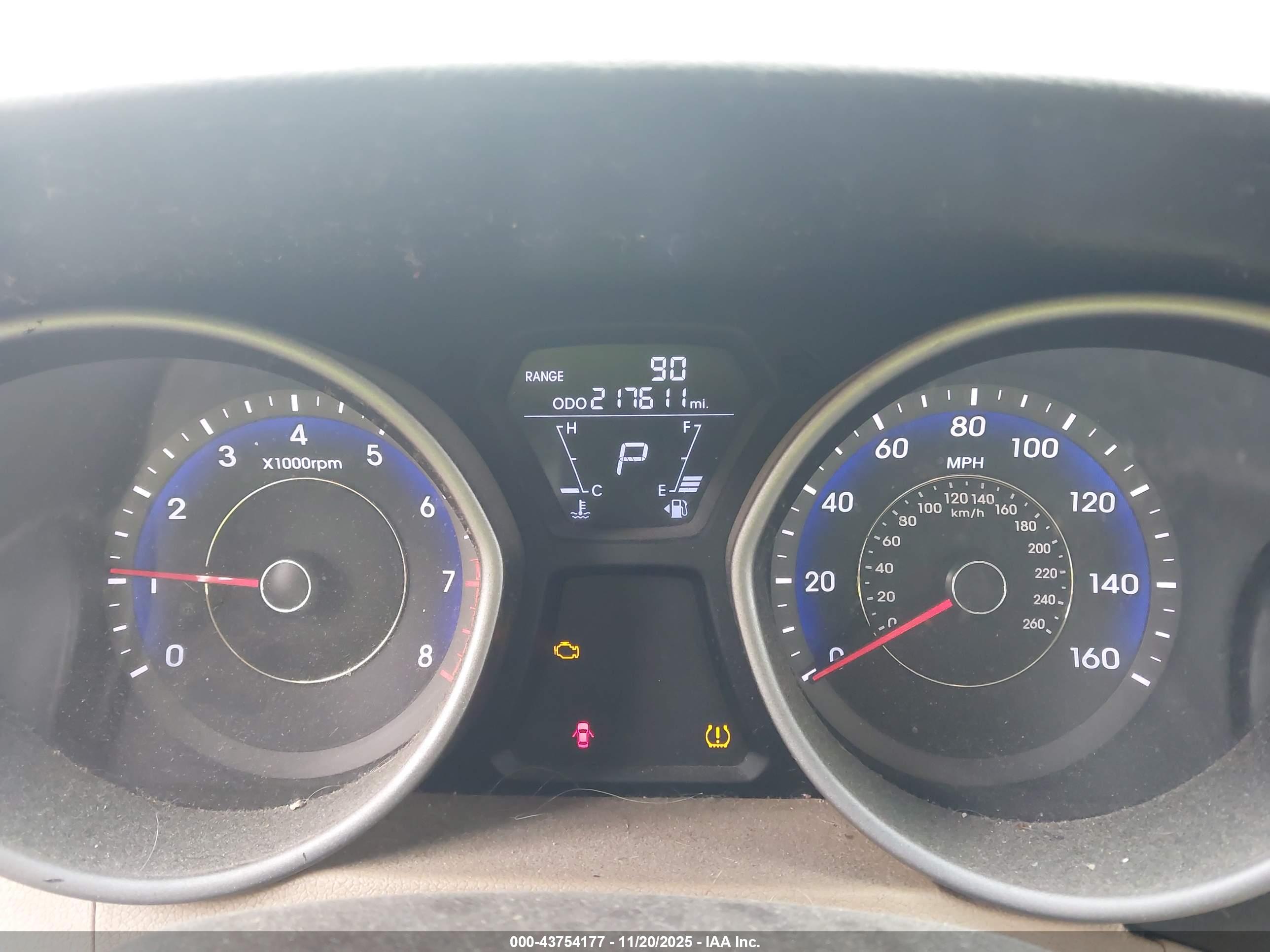 HYUNDAI ELANTRA image 7