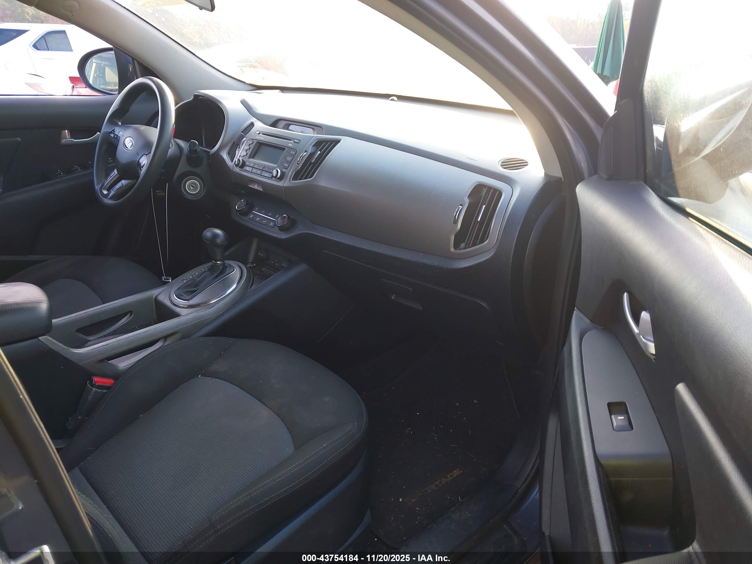 KIA SPORTAGE image 5