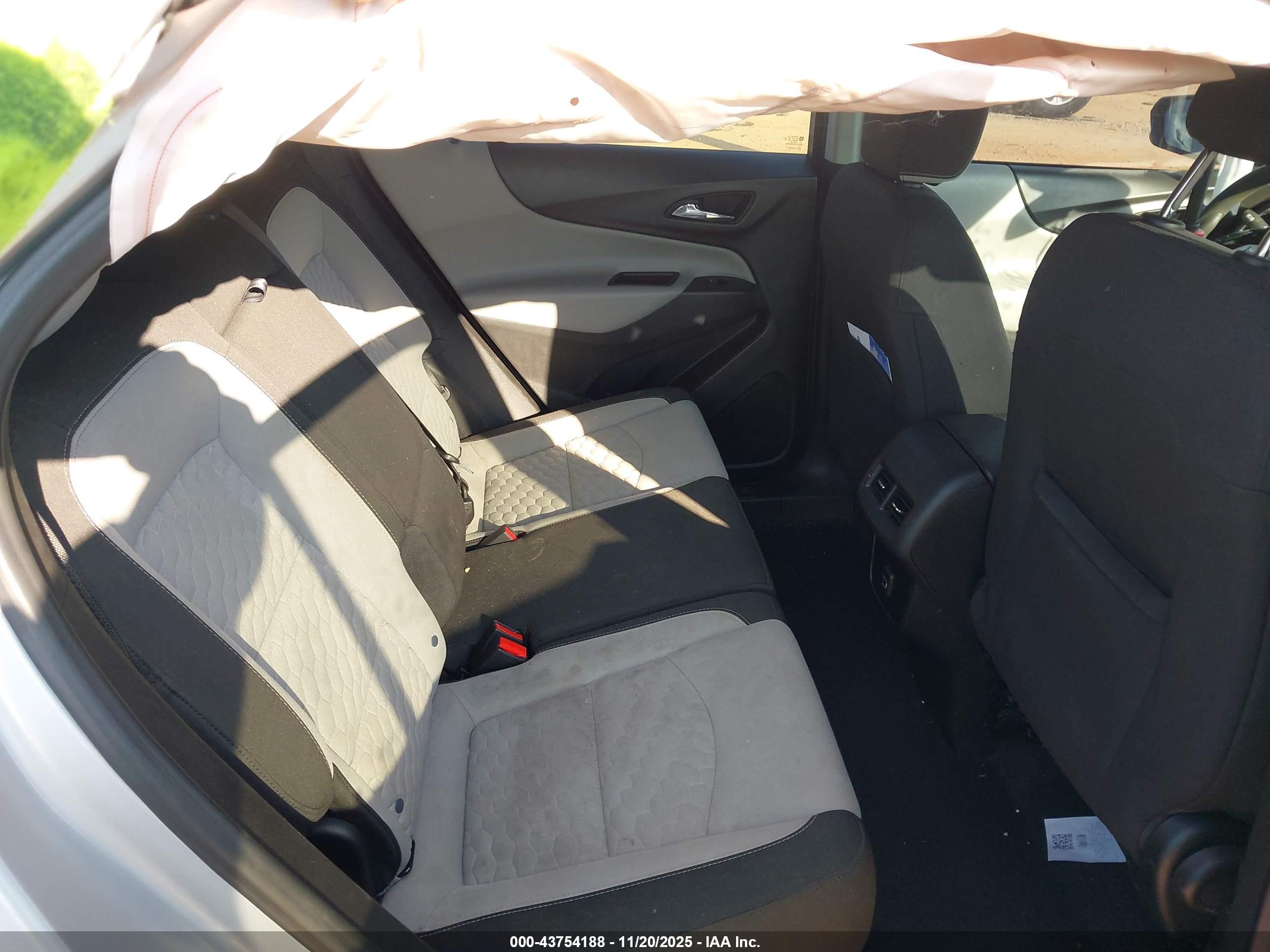 CHEVROLET EQUINOX image 8