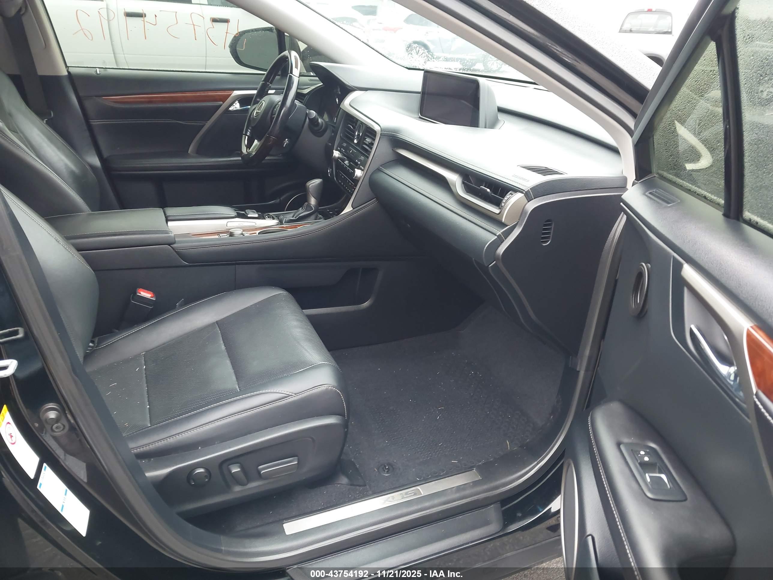 LEXUS RX image 5