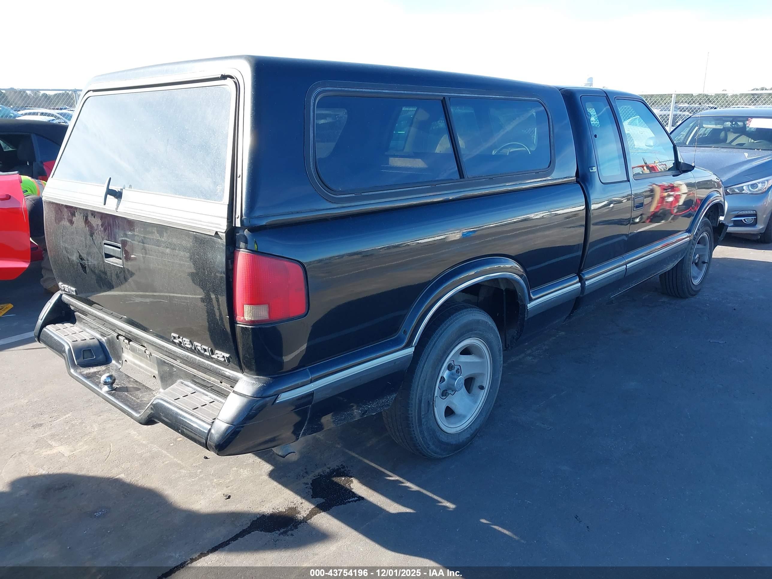 CHEVROLET S image 4