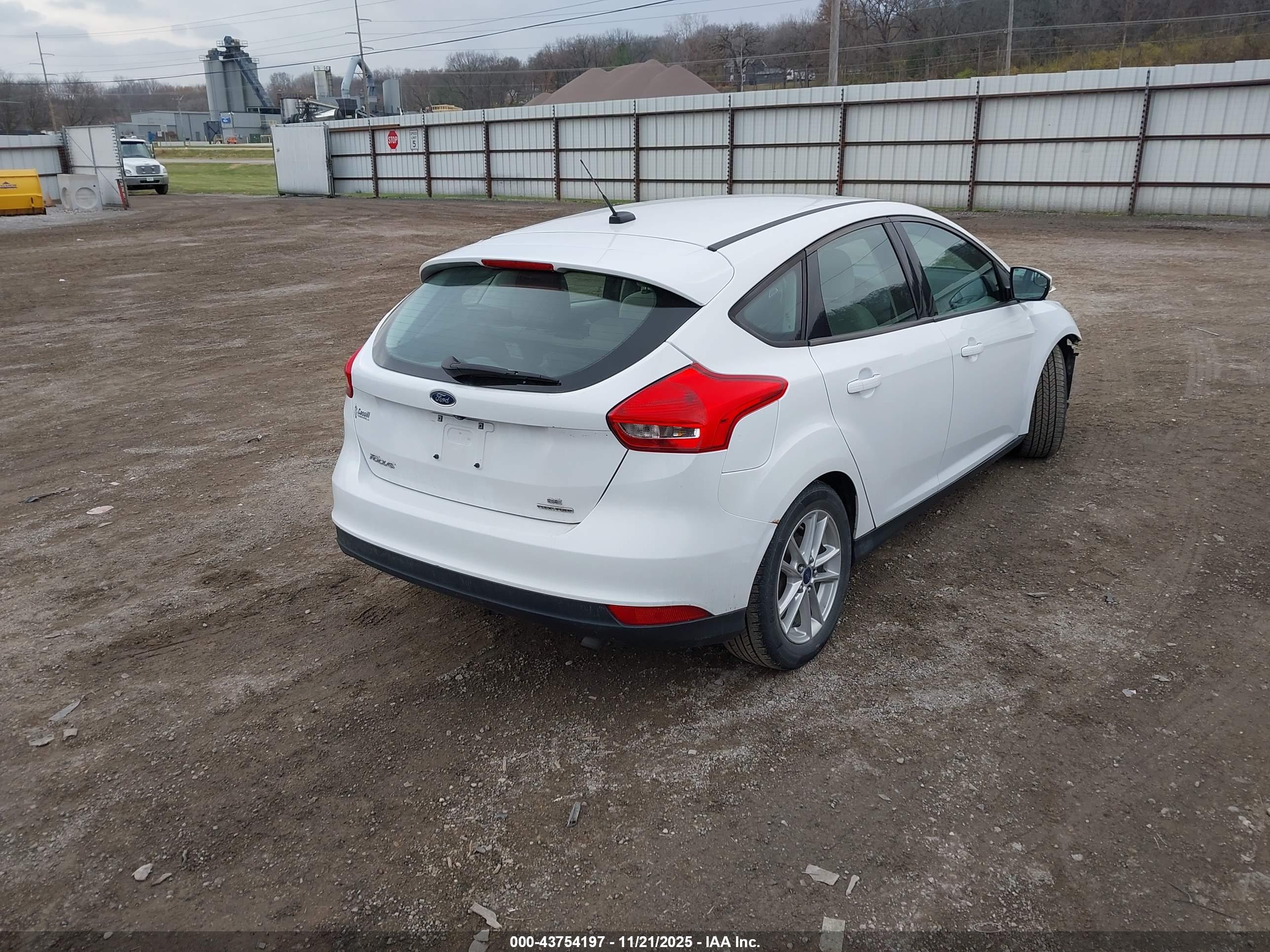 FORD FOCUS image 4