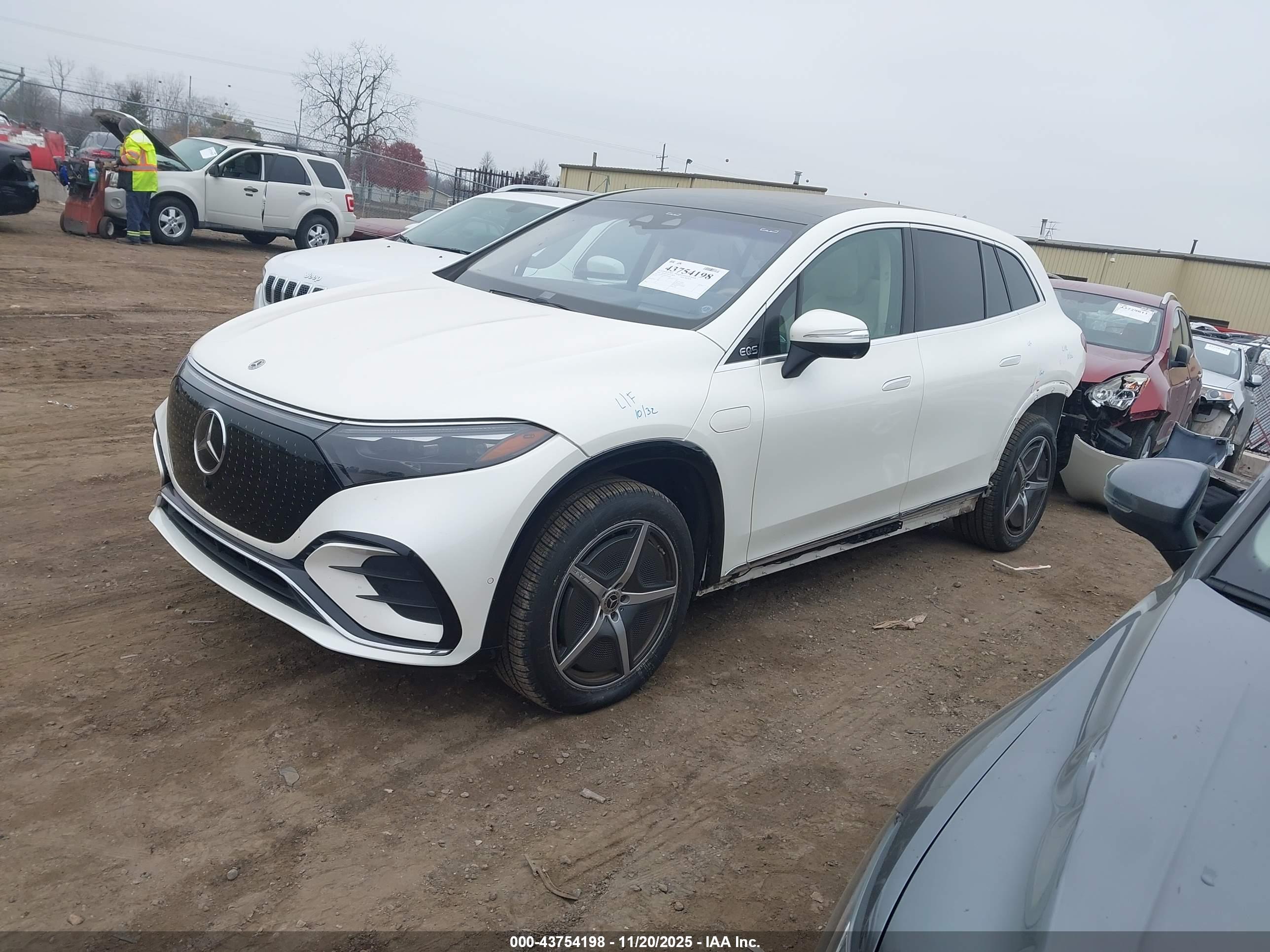 MERCEDES-BENZ EQS image 2