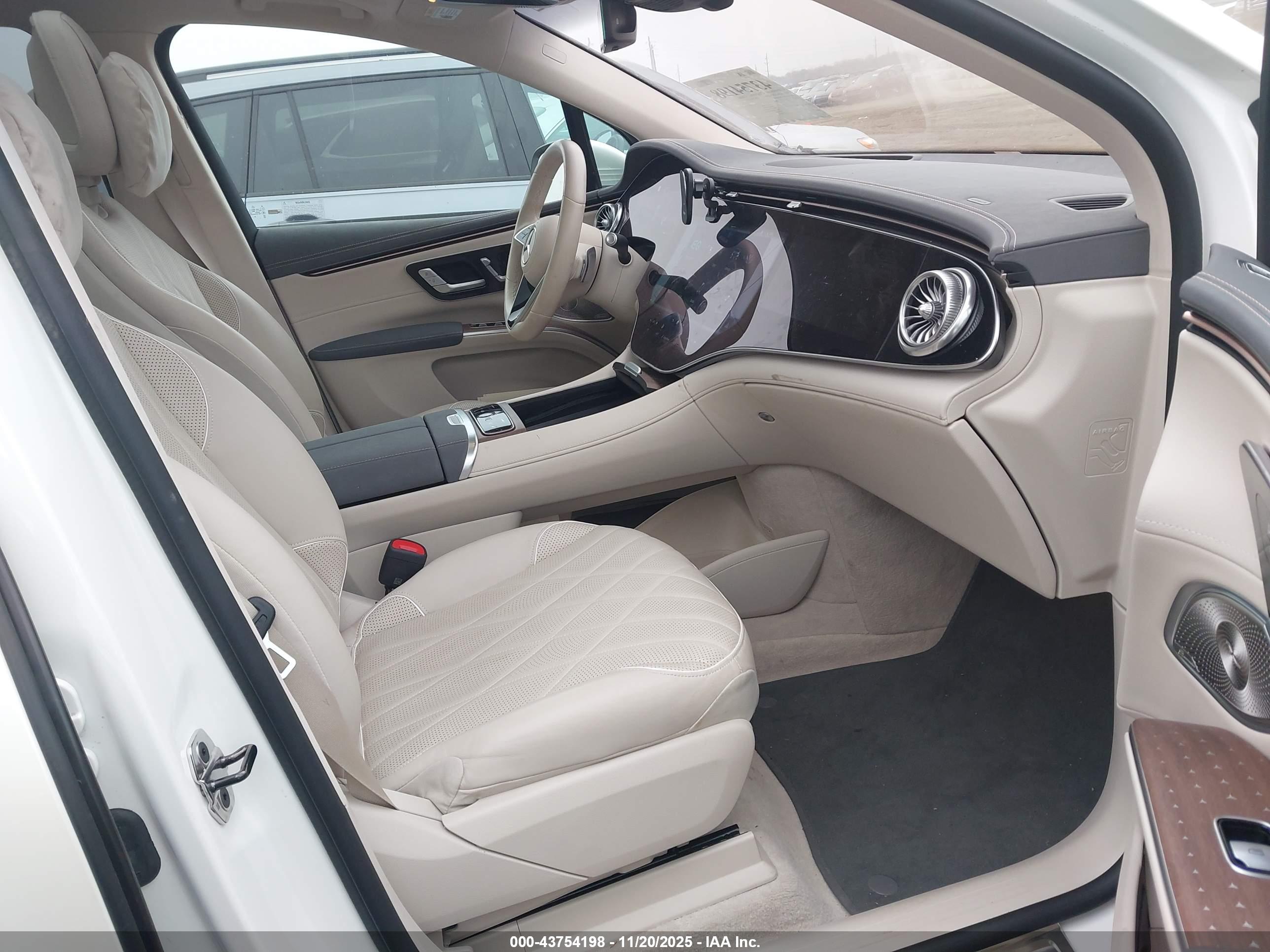 MERCEDES-BENZ EQS image 5
