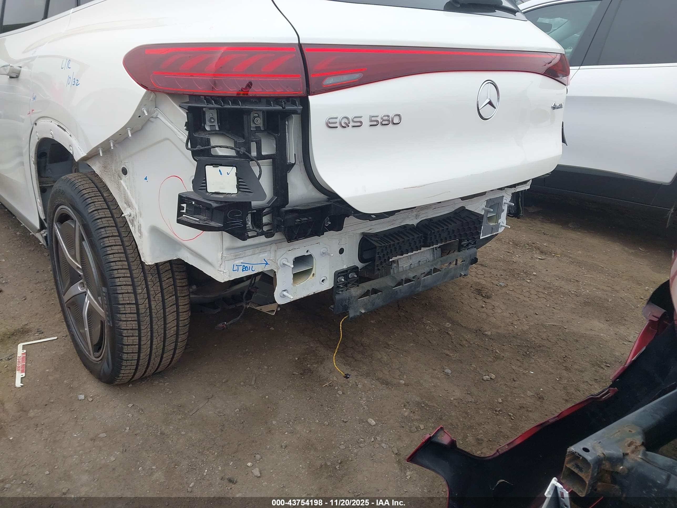 MERCEDES-BENZ EQS image 6