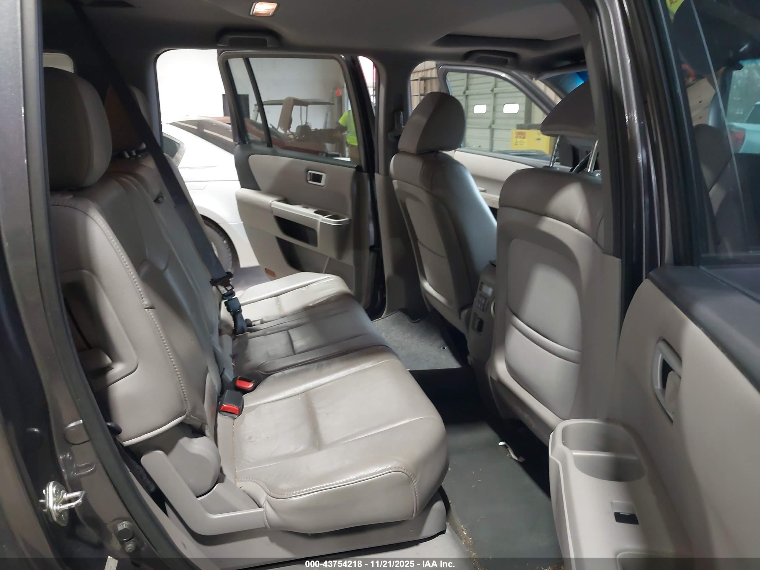 HONDA PILOT image 8