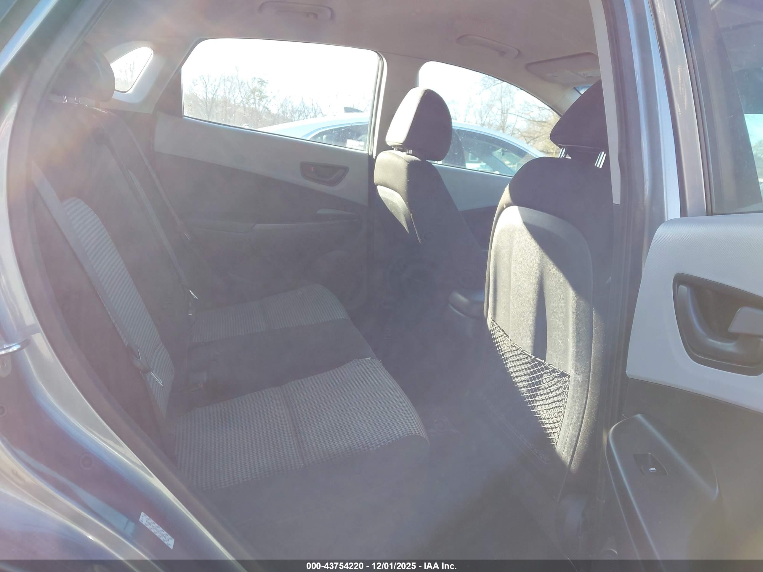 HYUNDAI KONA image 8