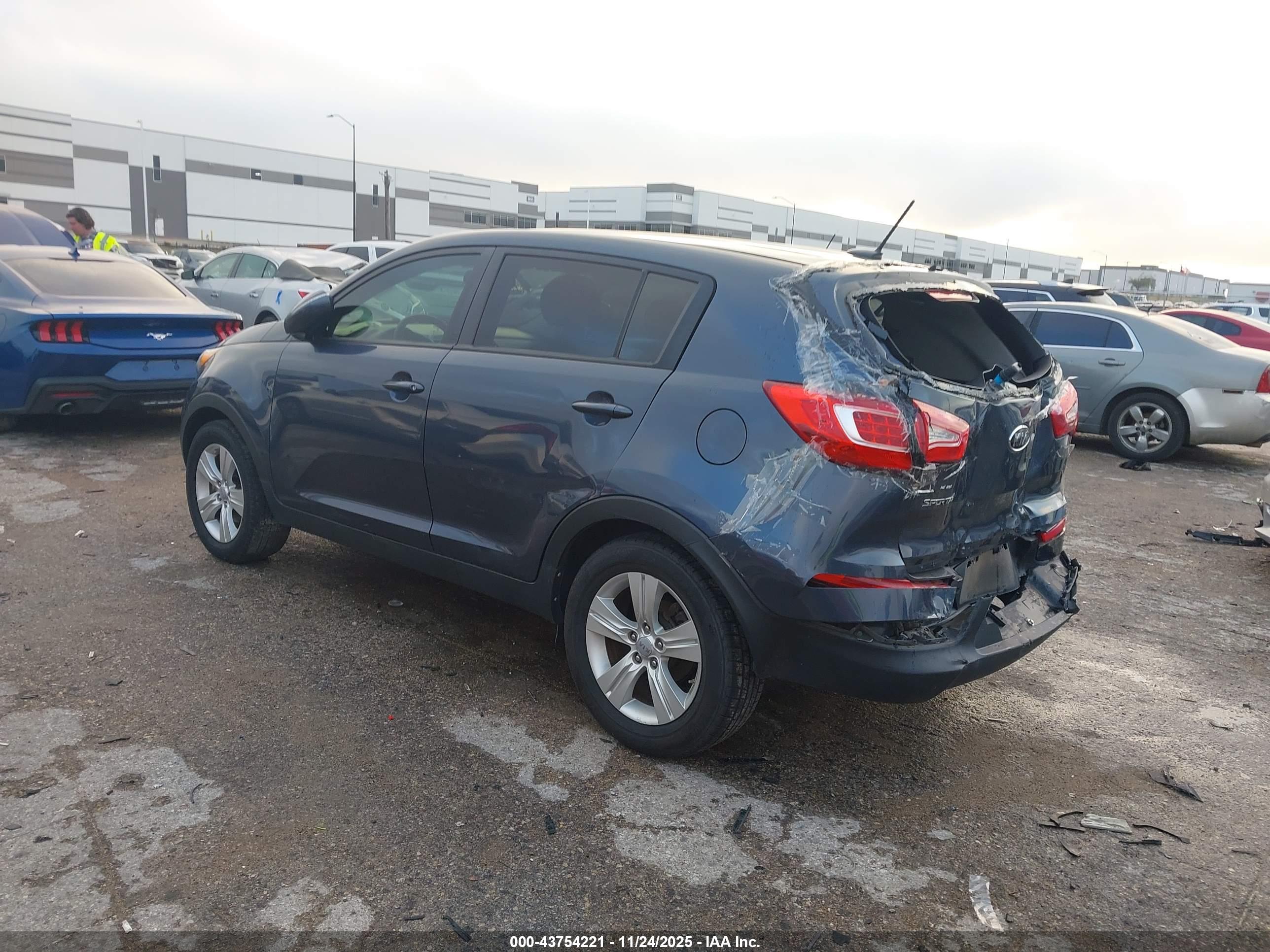 KIA SPORTAGE image 3