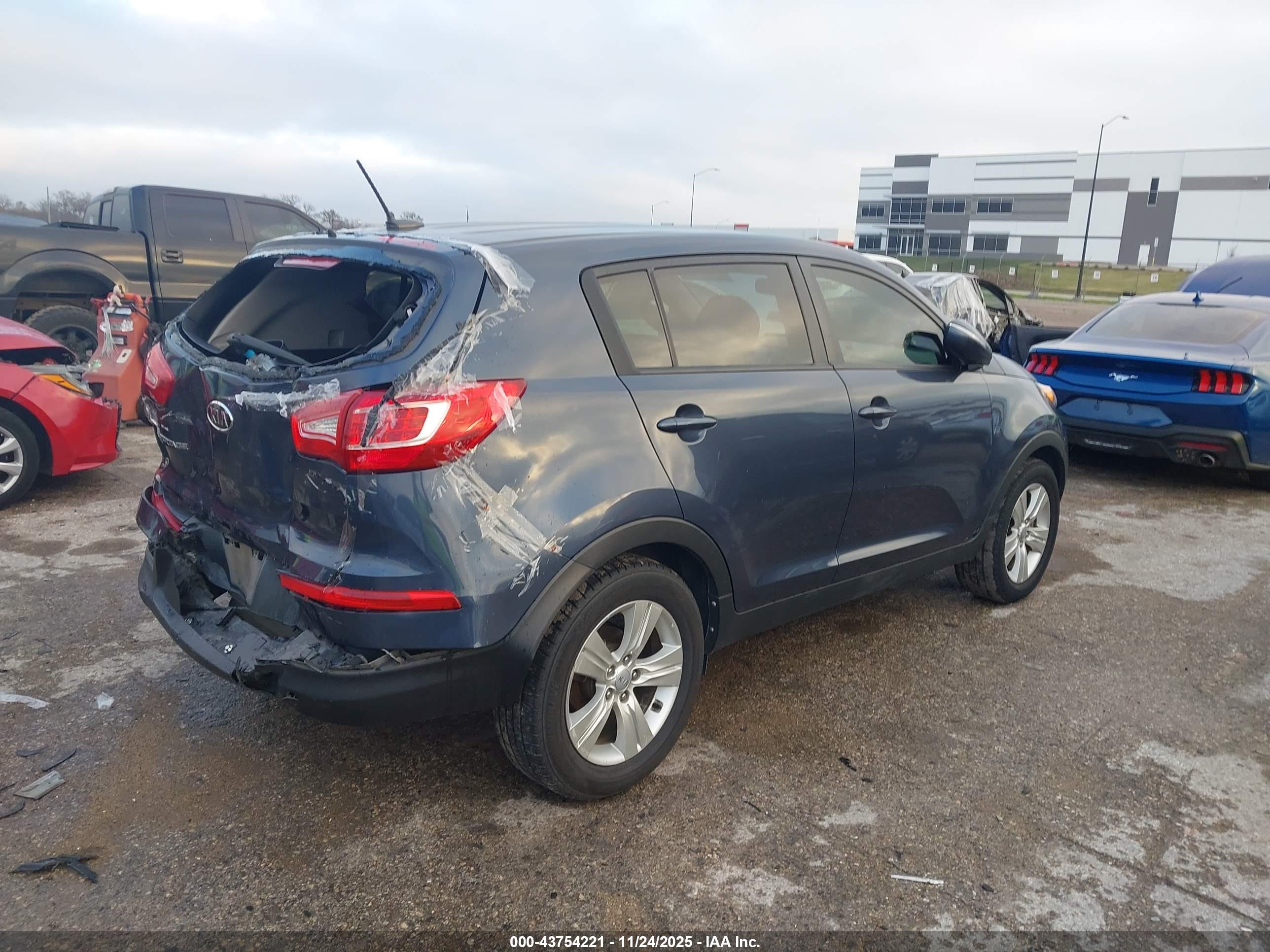 KIA SPORTAGE image 4
