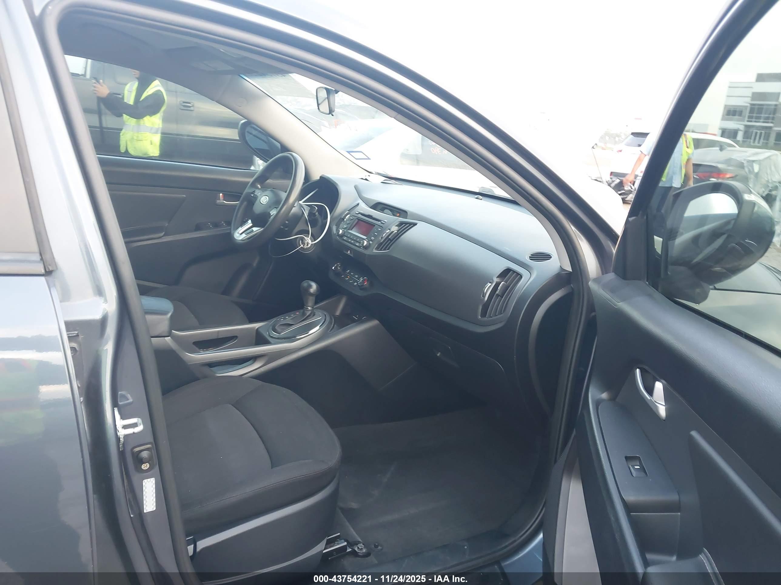 KIA SPORTAGE image 5