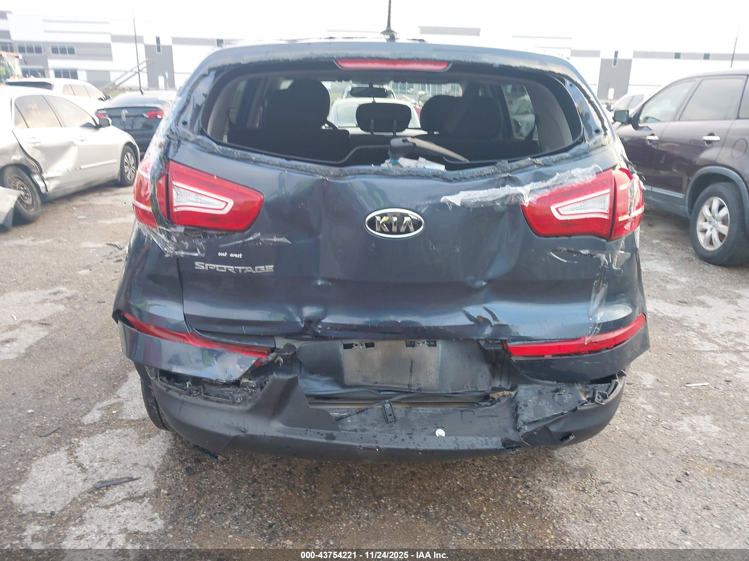 KIA SPORTAGE image 6