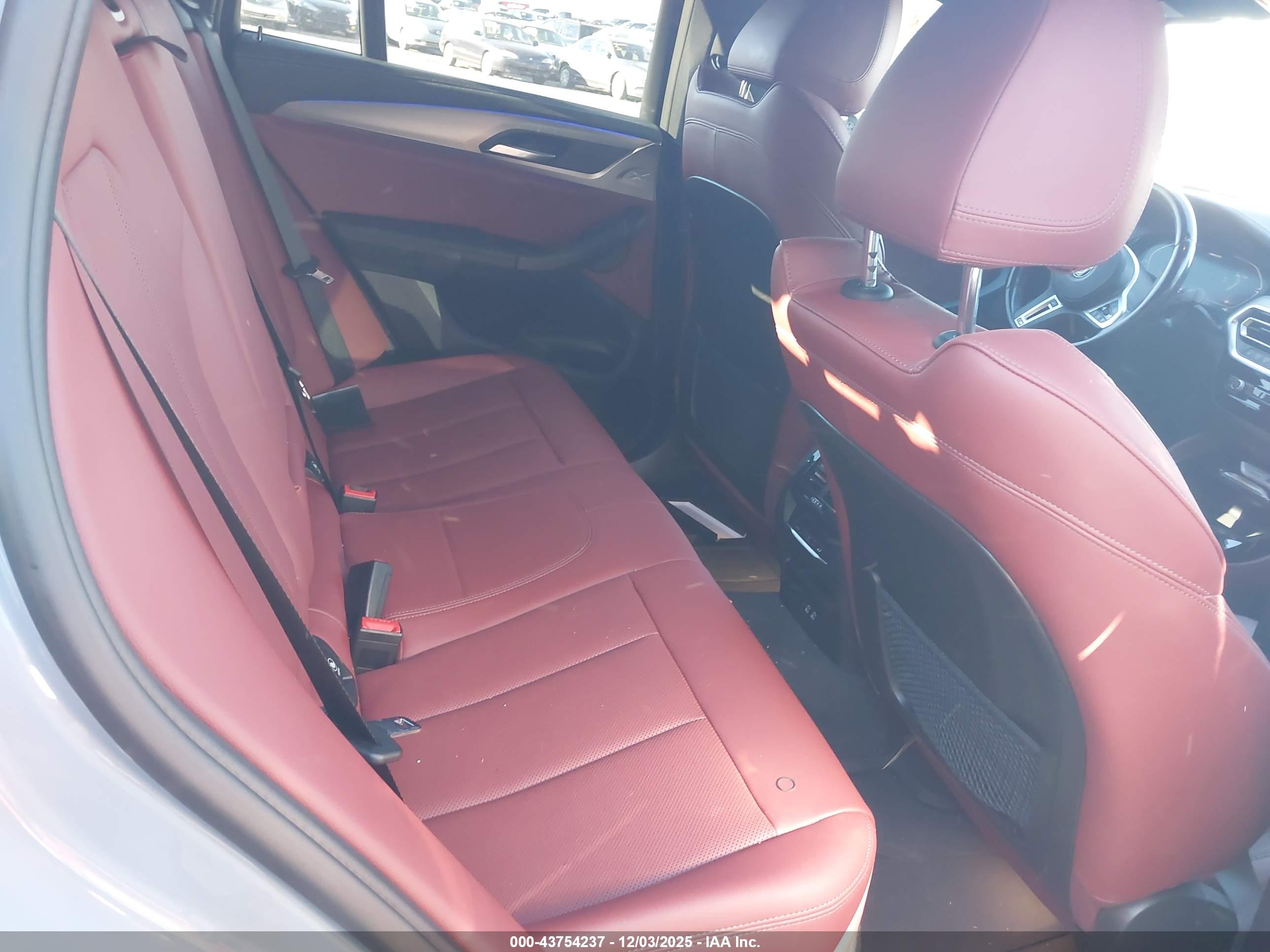 BMW X4 image 8