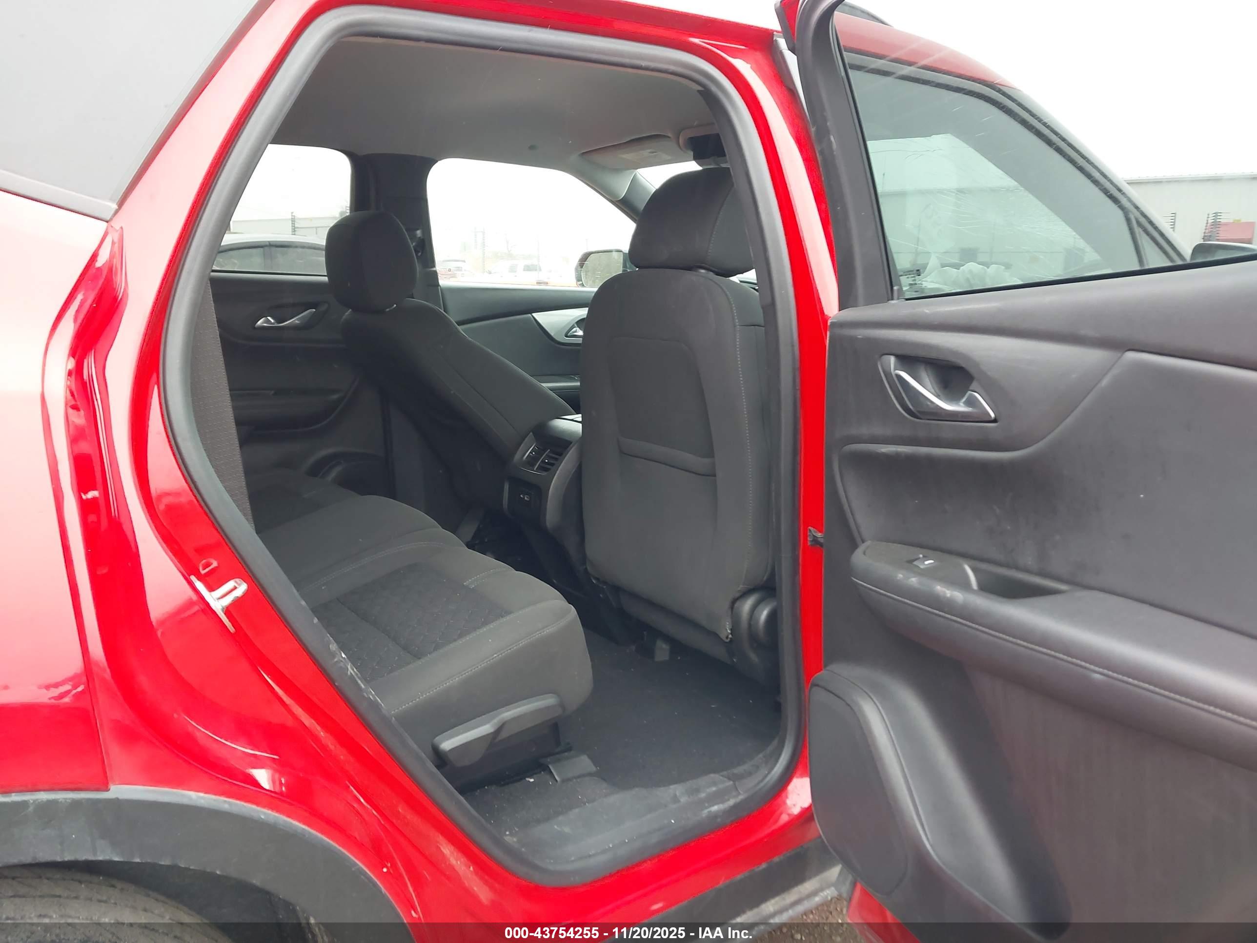 CHEVROLET BLAZER image 8