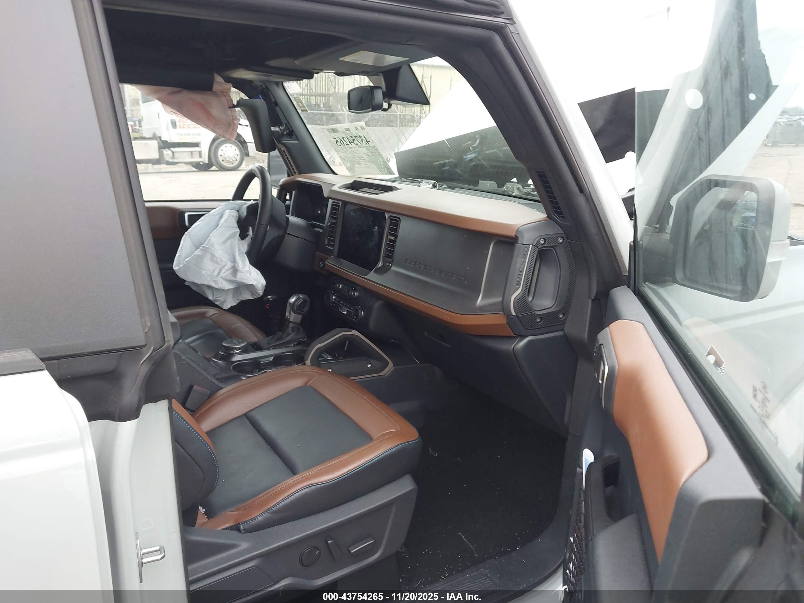 FORD BRONCO image 5