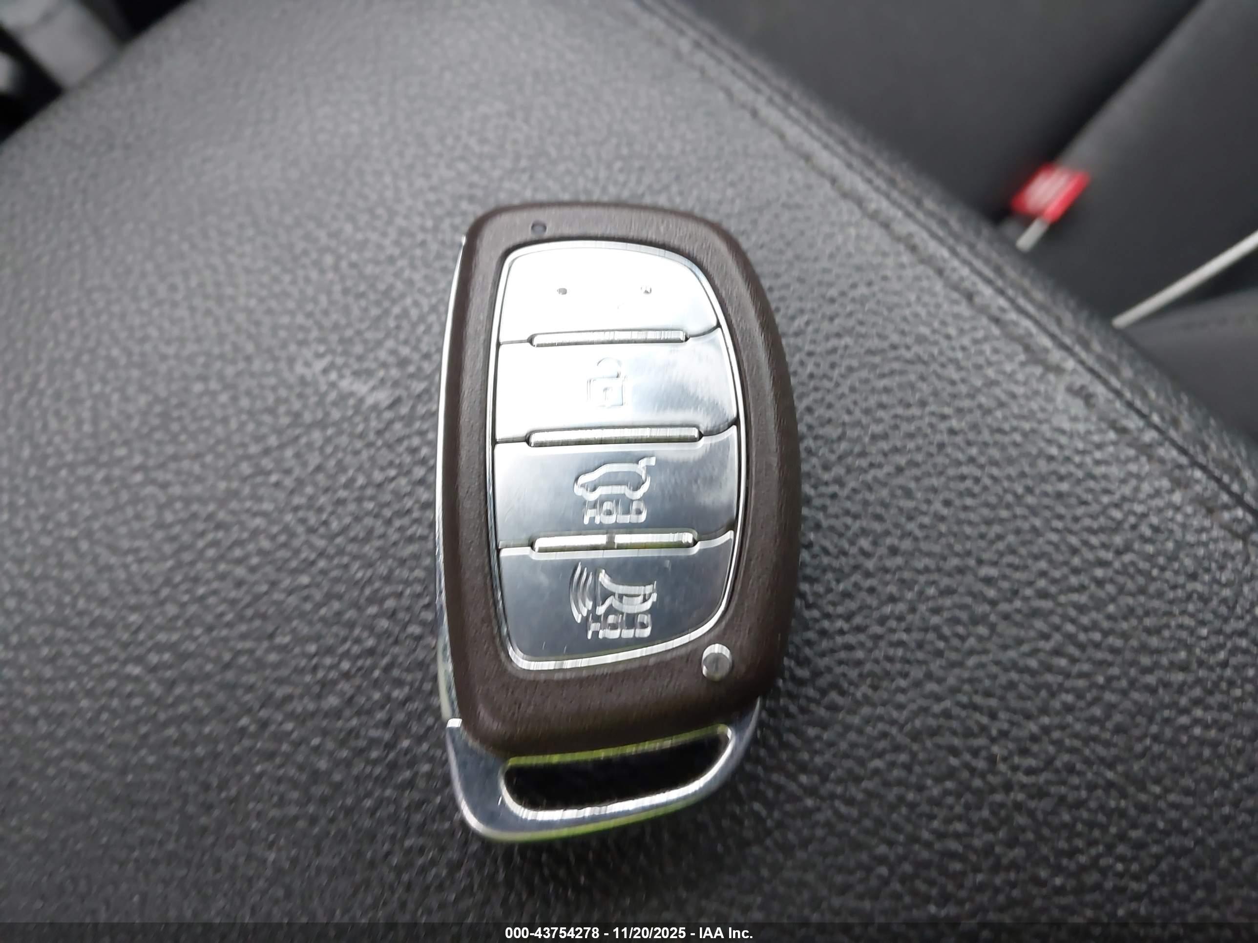 HYUNDAI TUCSON image 11