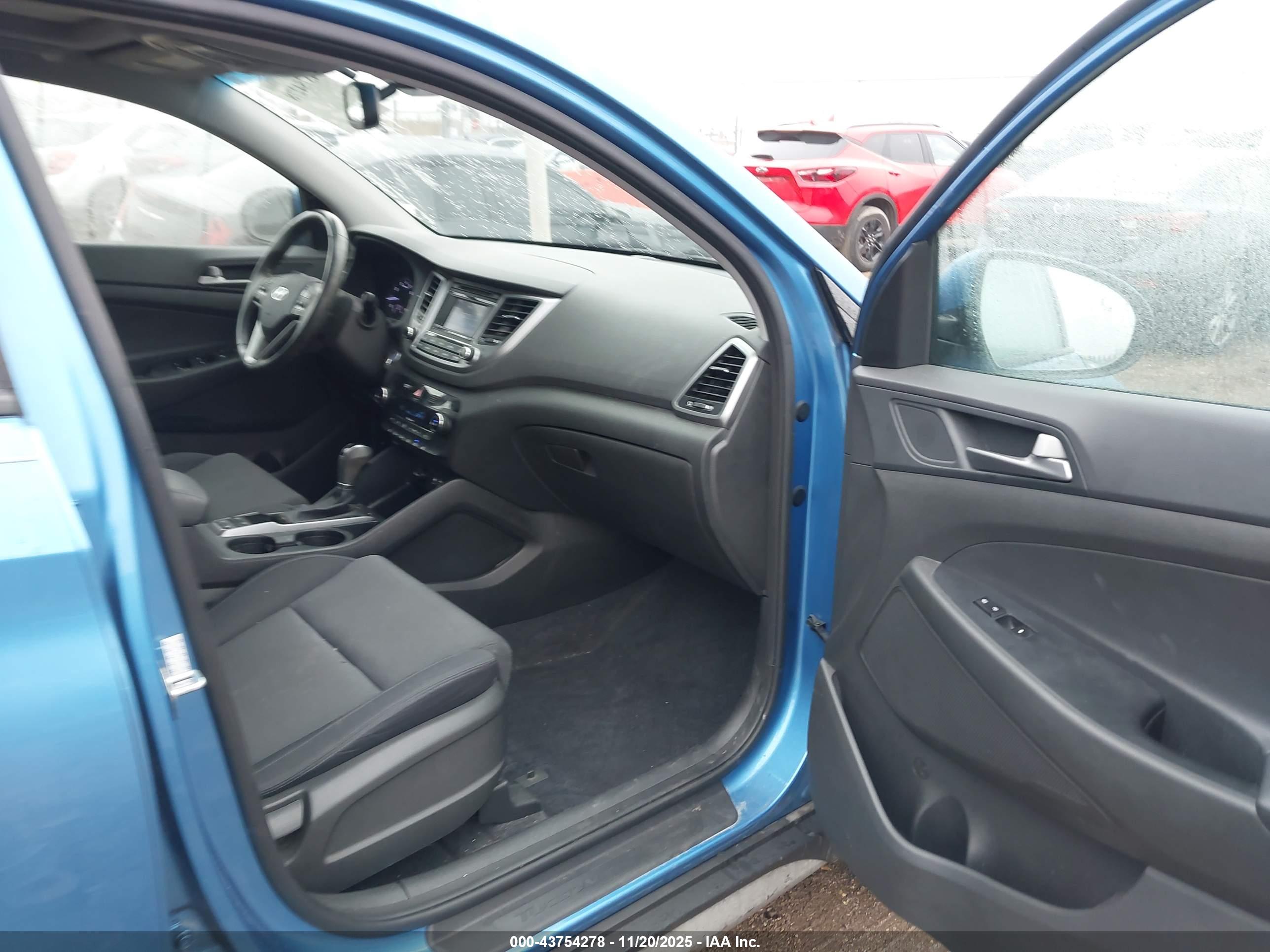 HYUNDAI TUCSON image 5