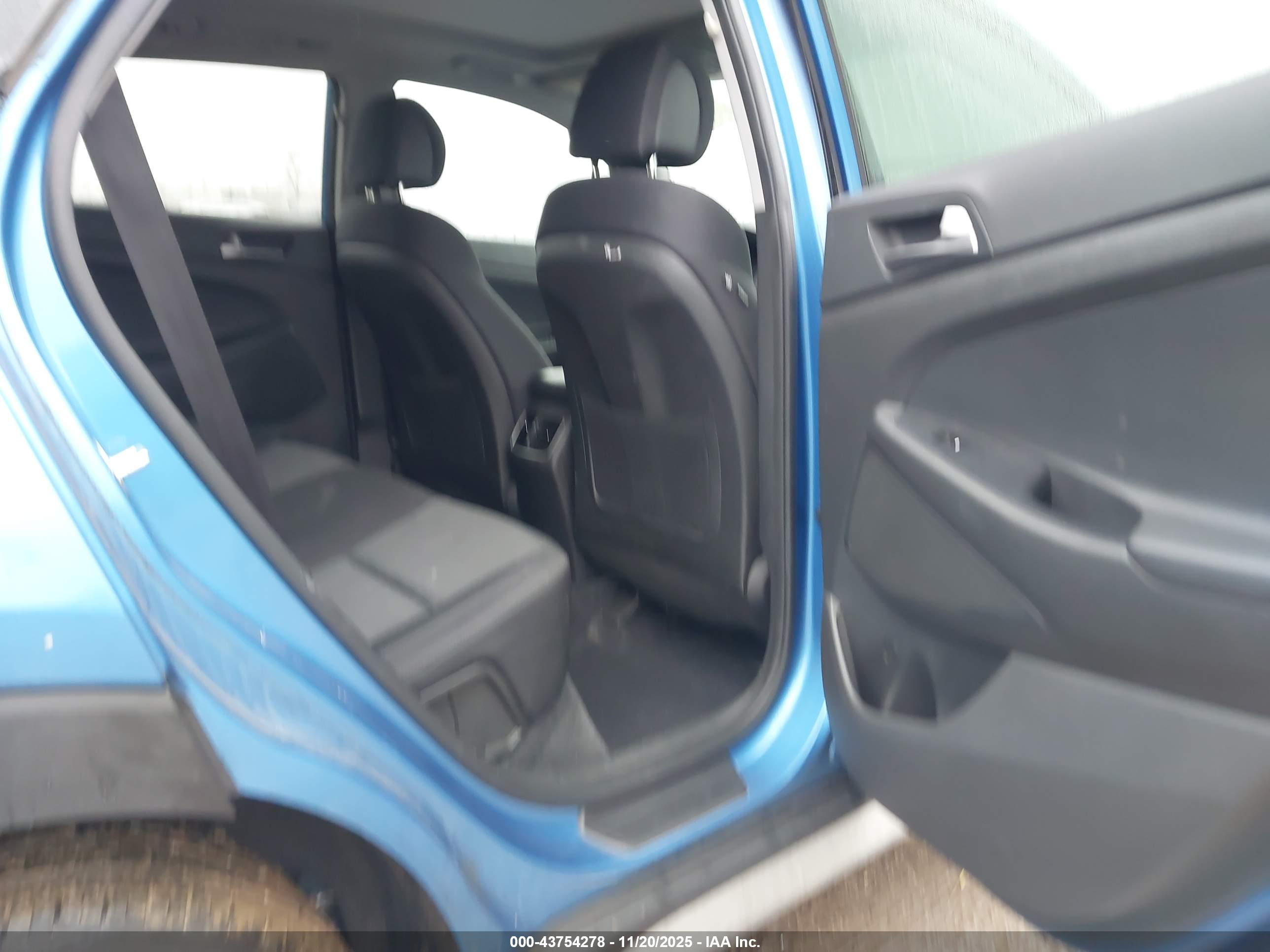 HYUNDAI TUCSON image 8