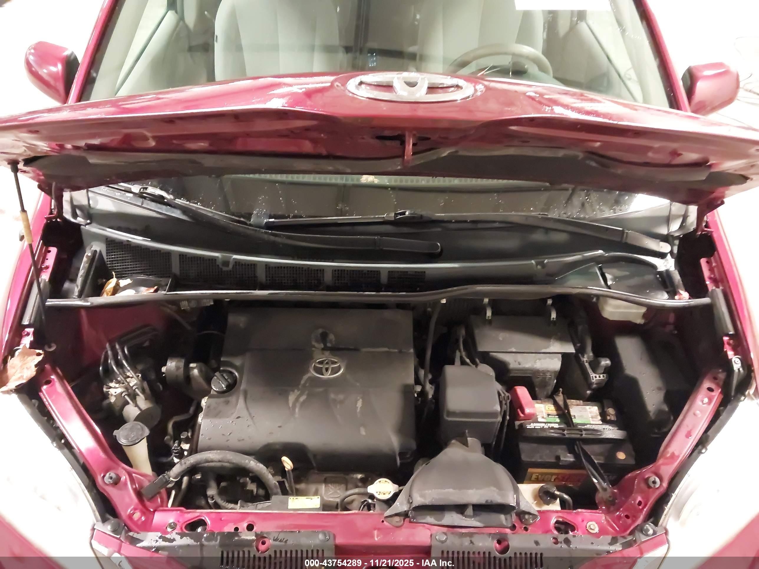 TOYOTA SIENNA image 10