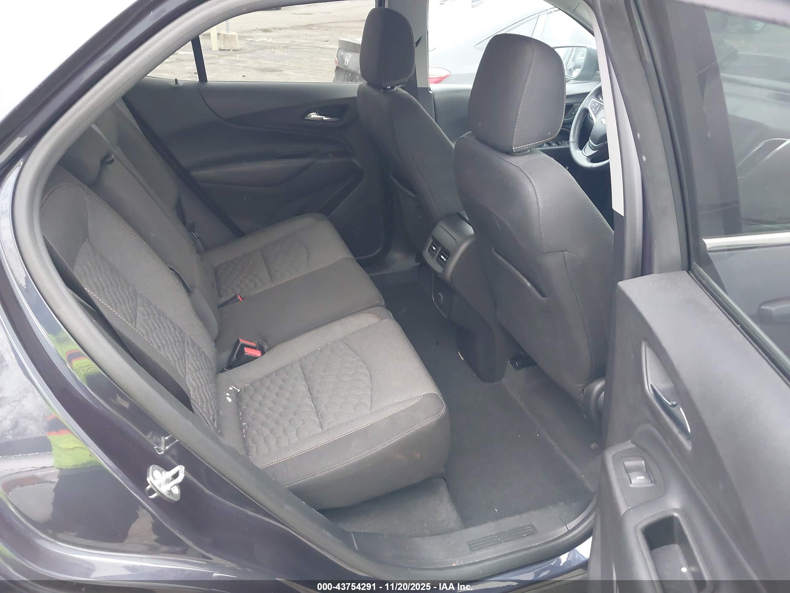 CHEVROLET EQUINOX image 8