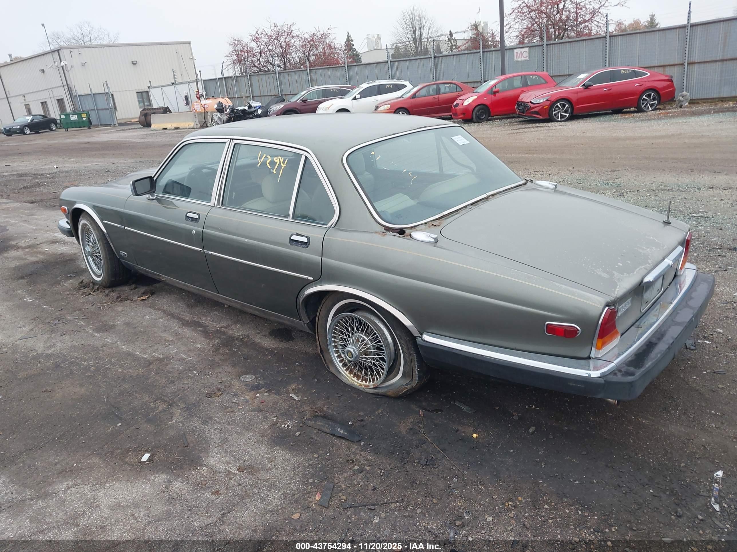 JAGUAR XJ6 image 3
