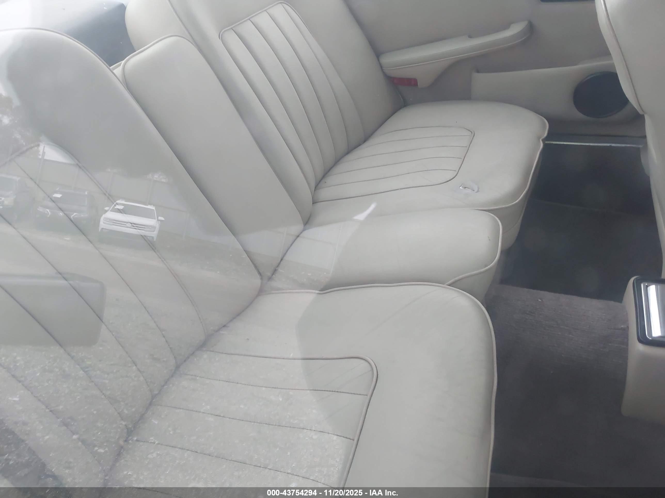 JAGUAR XJ6 image 8