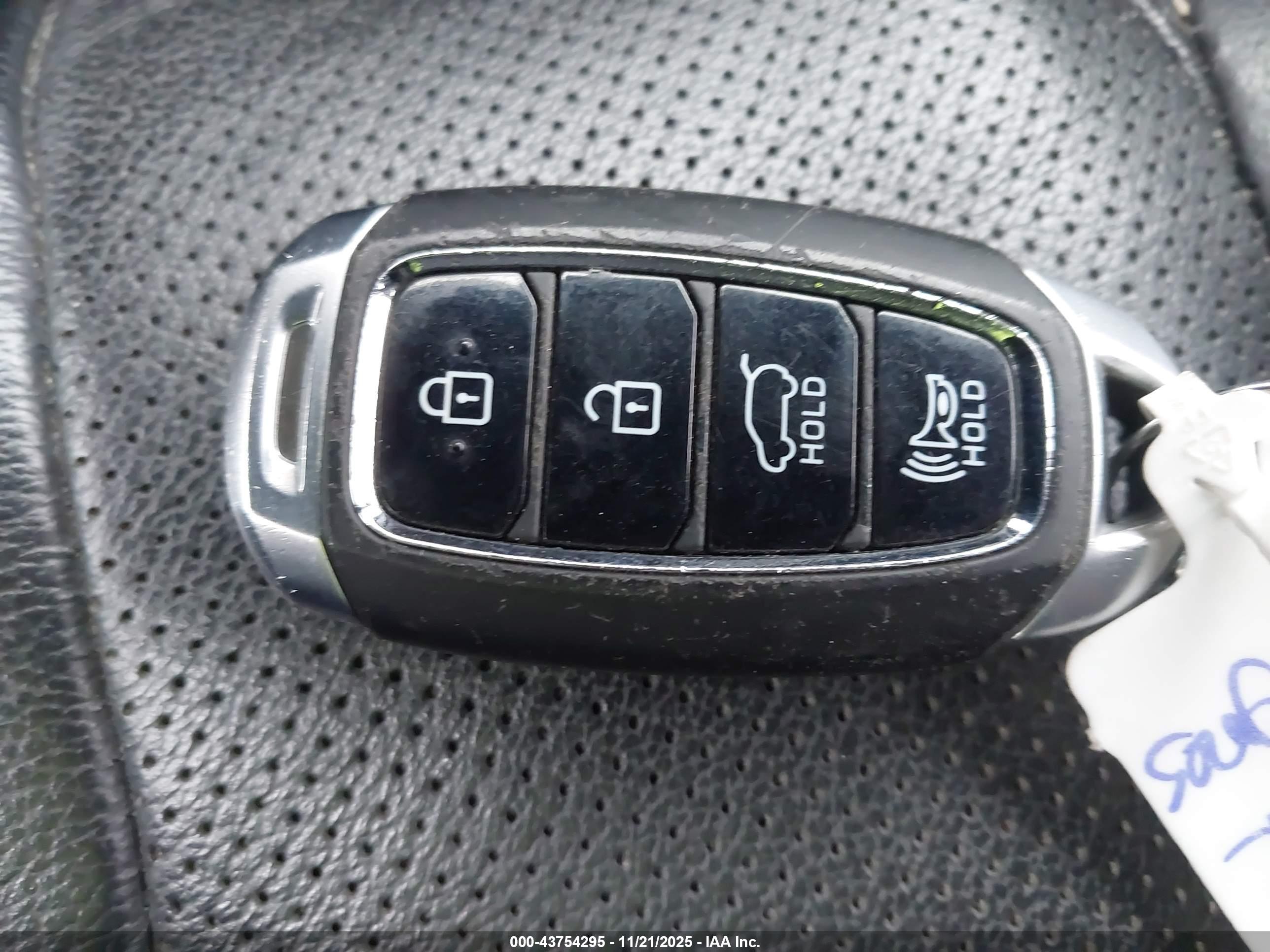 HYUNDAI SANTA image 11