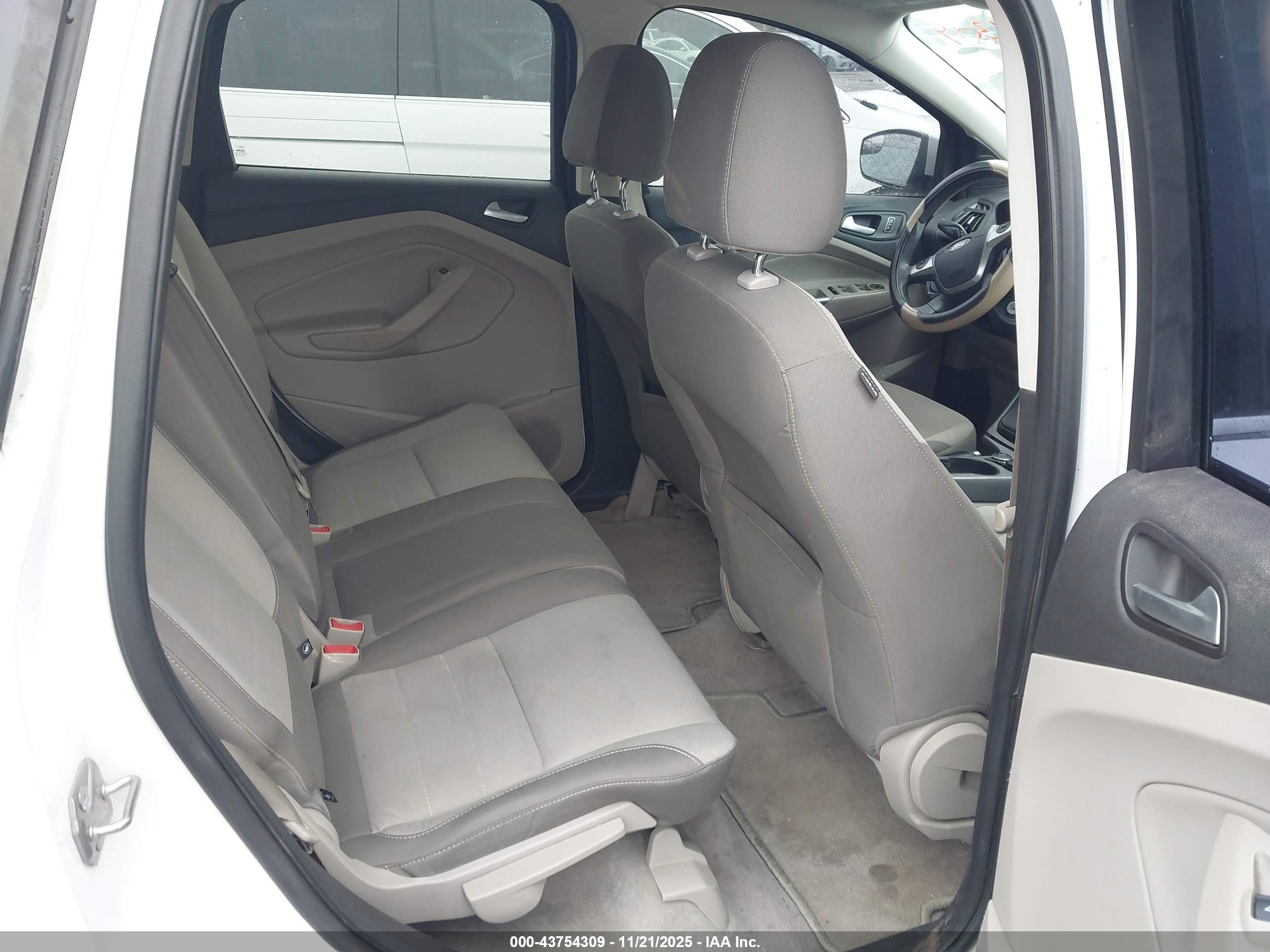 FORD ESCAPE image 8