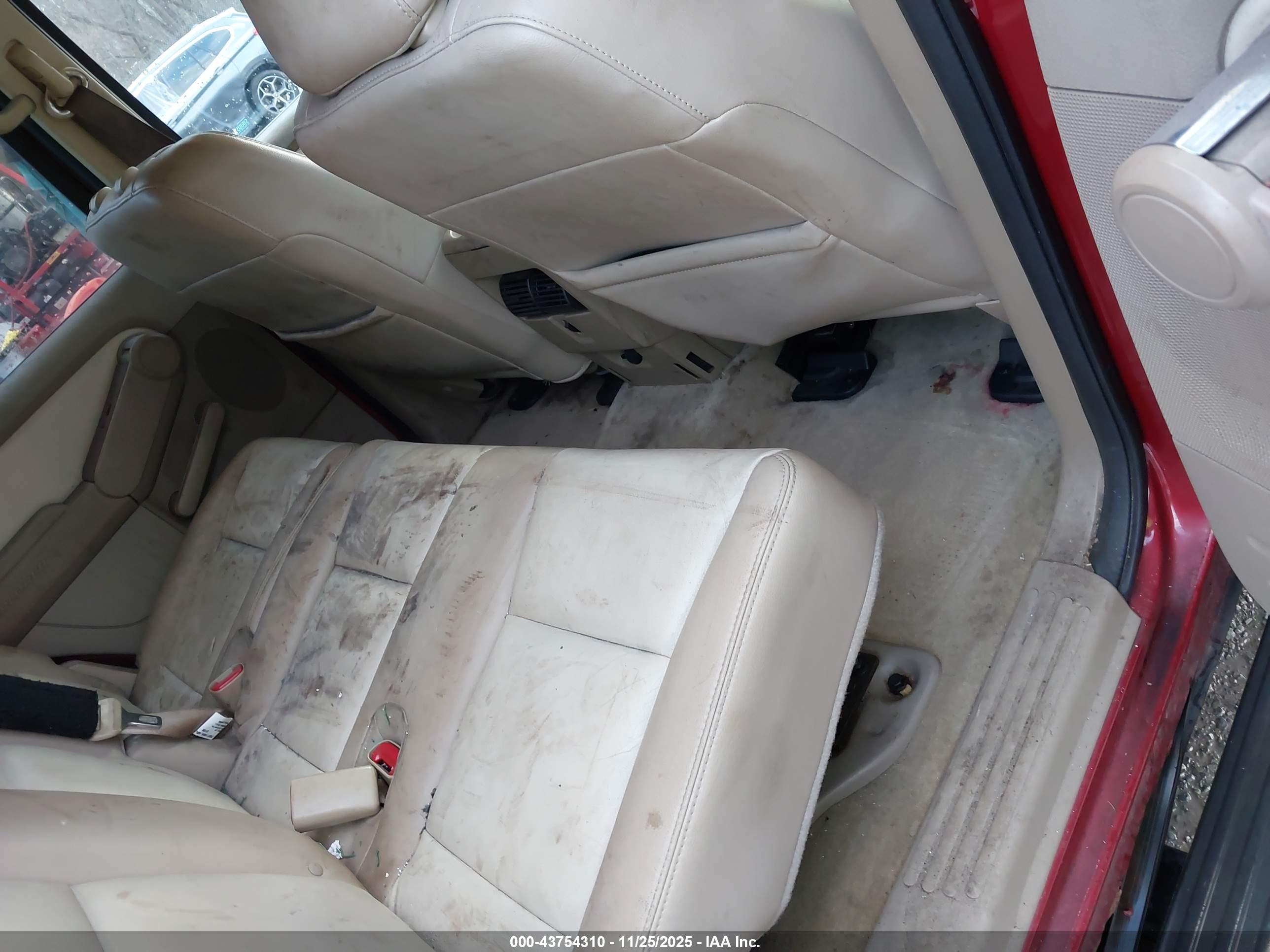 FORD EXPLORER image 8