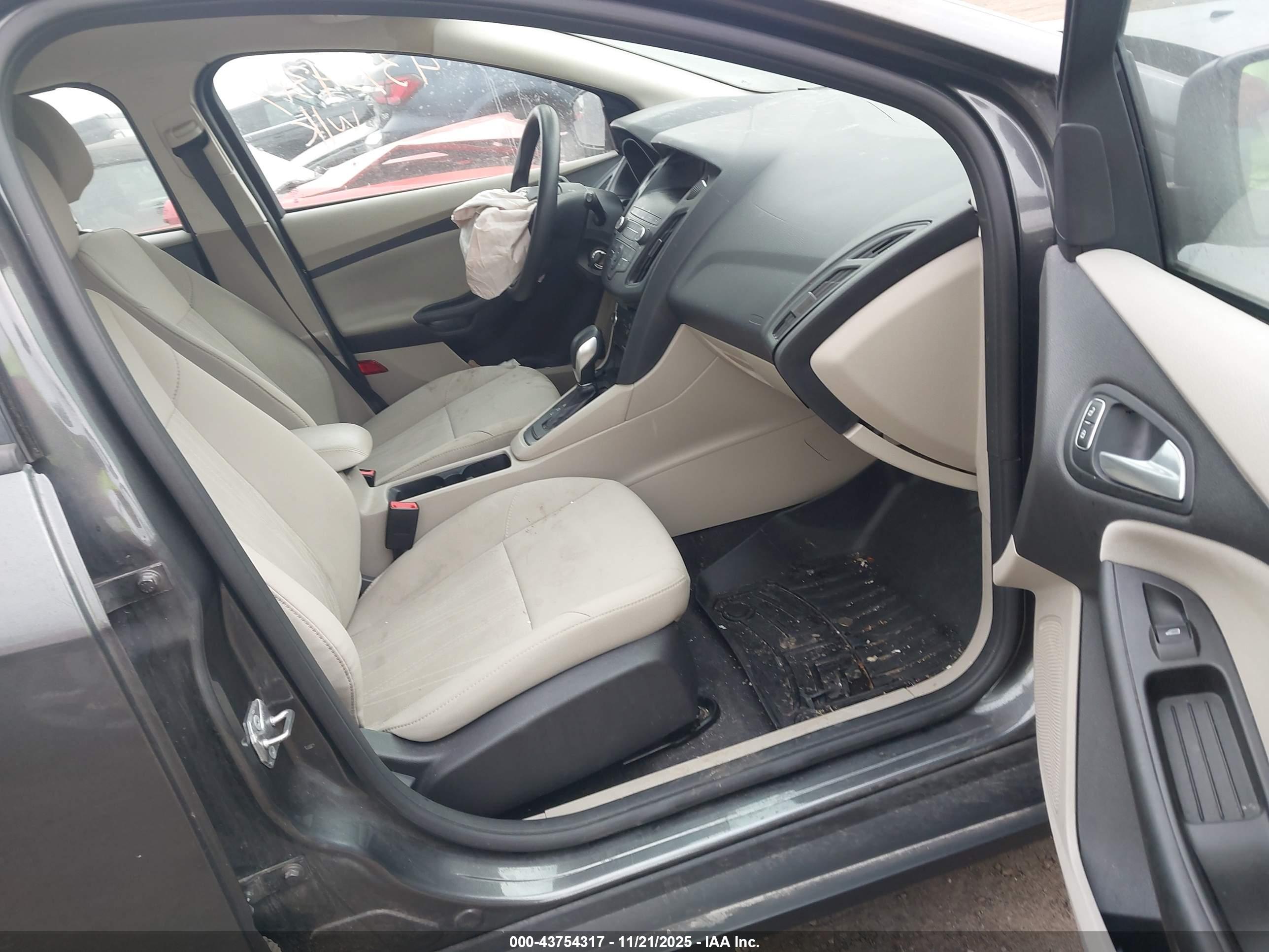 FORD FOCUS image 5