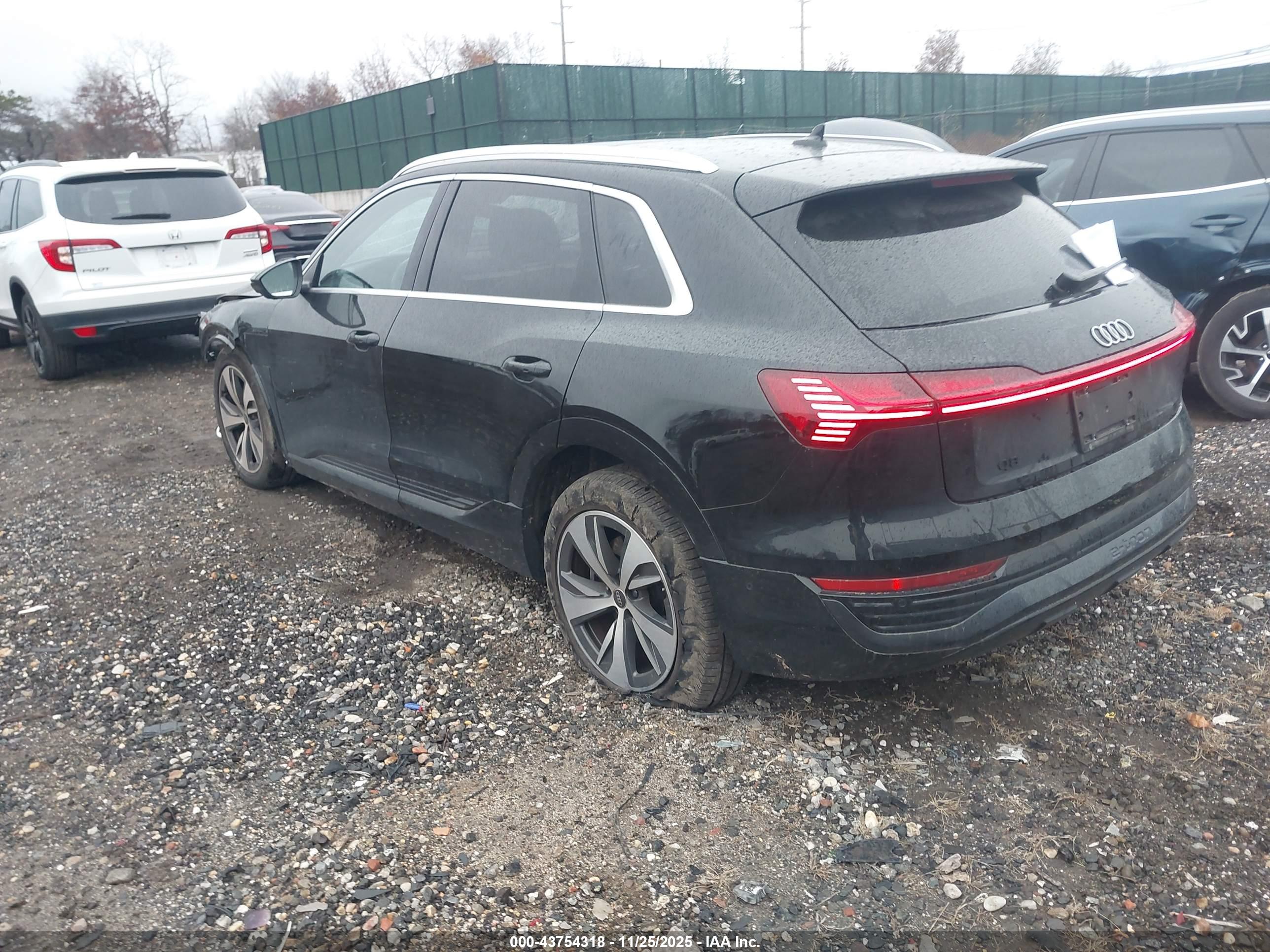 AUDI Q8 image 3