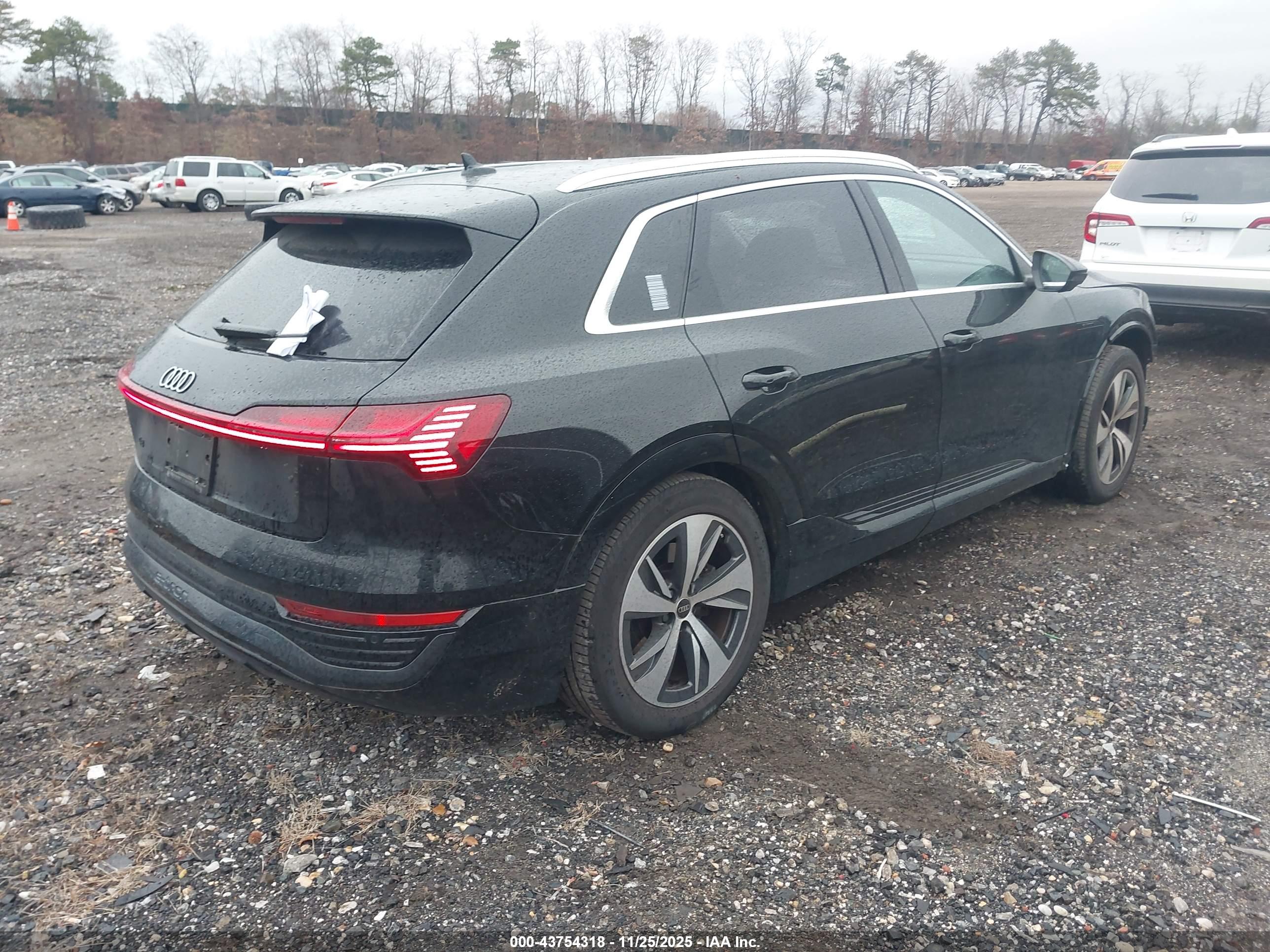 AUDI Q8 image 4