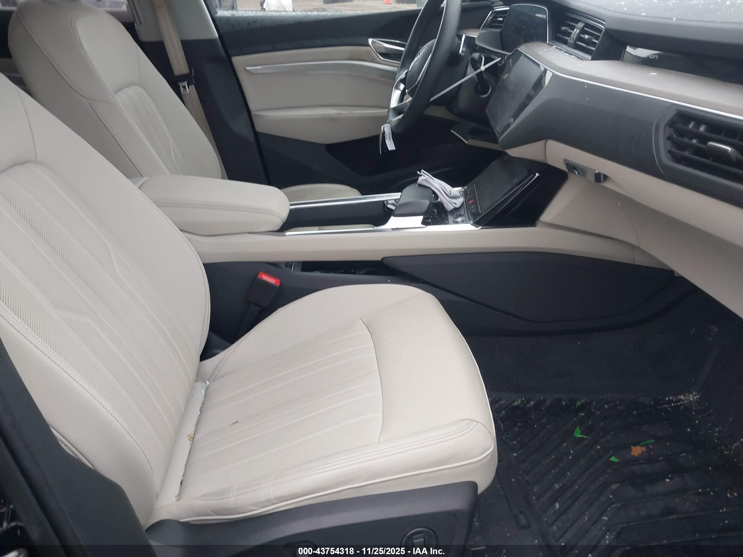 AUDI Q8 image 5