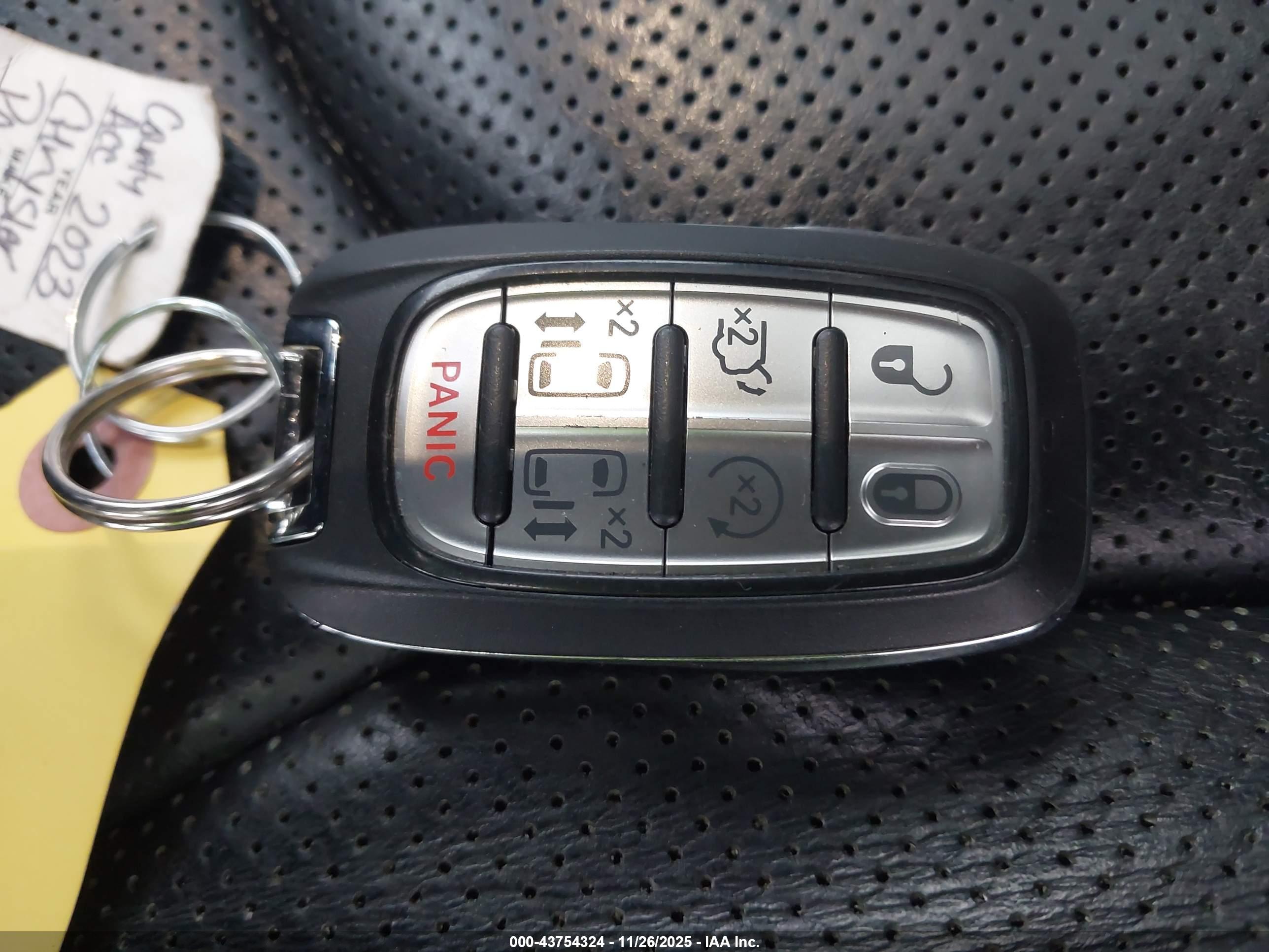 CHRYSLER PACIFICA image 11