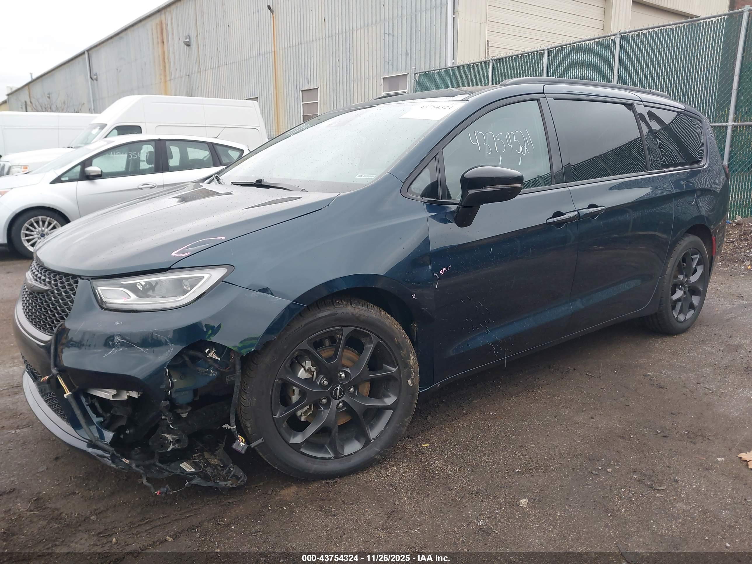 CHRYSLER PACIFICA image 2