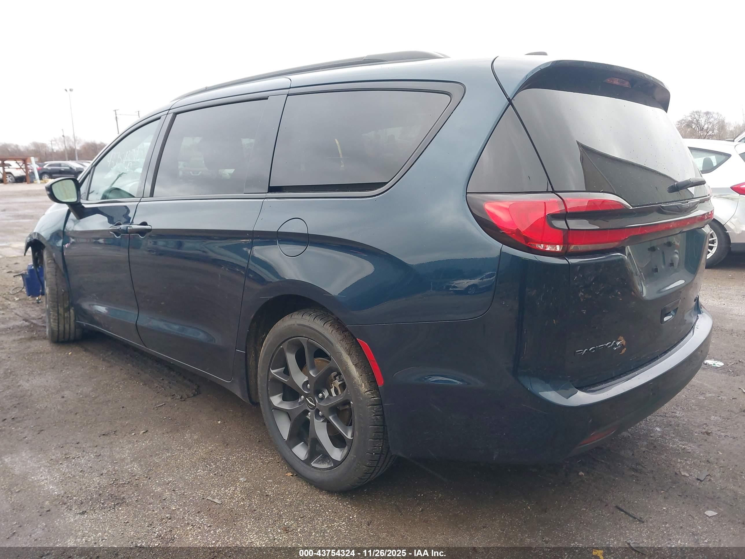 CHRYSLER PACIFICA image 3