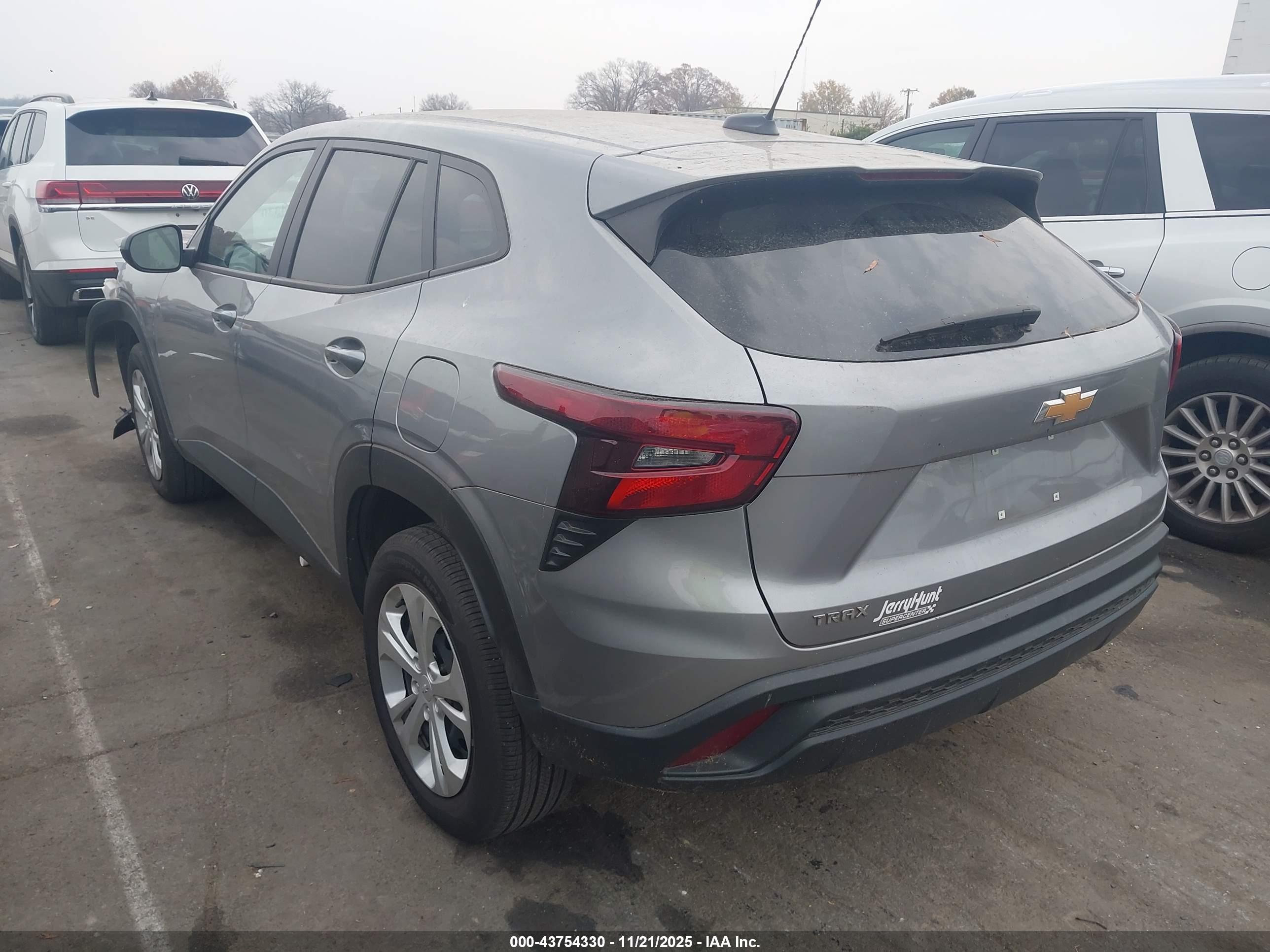 CHEVROLET TRAX image 3