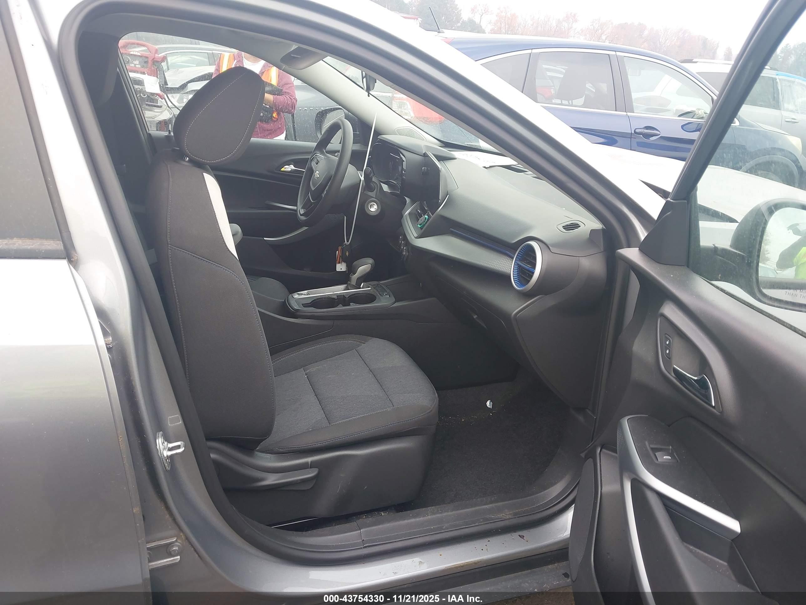 CHEVROLET TRAX image 5