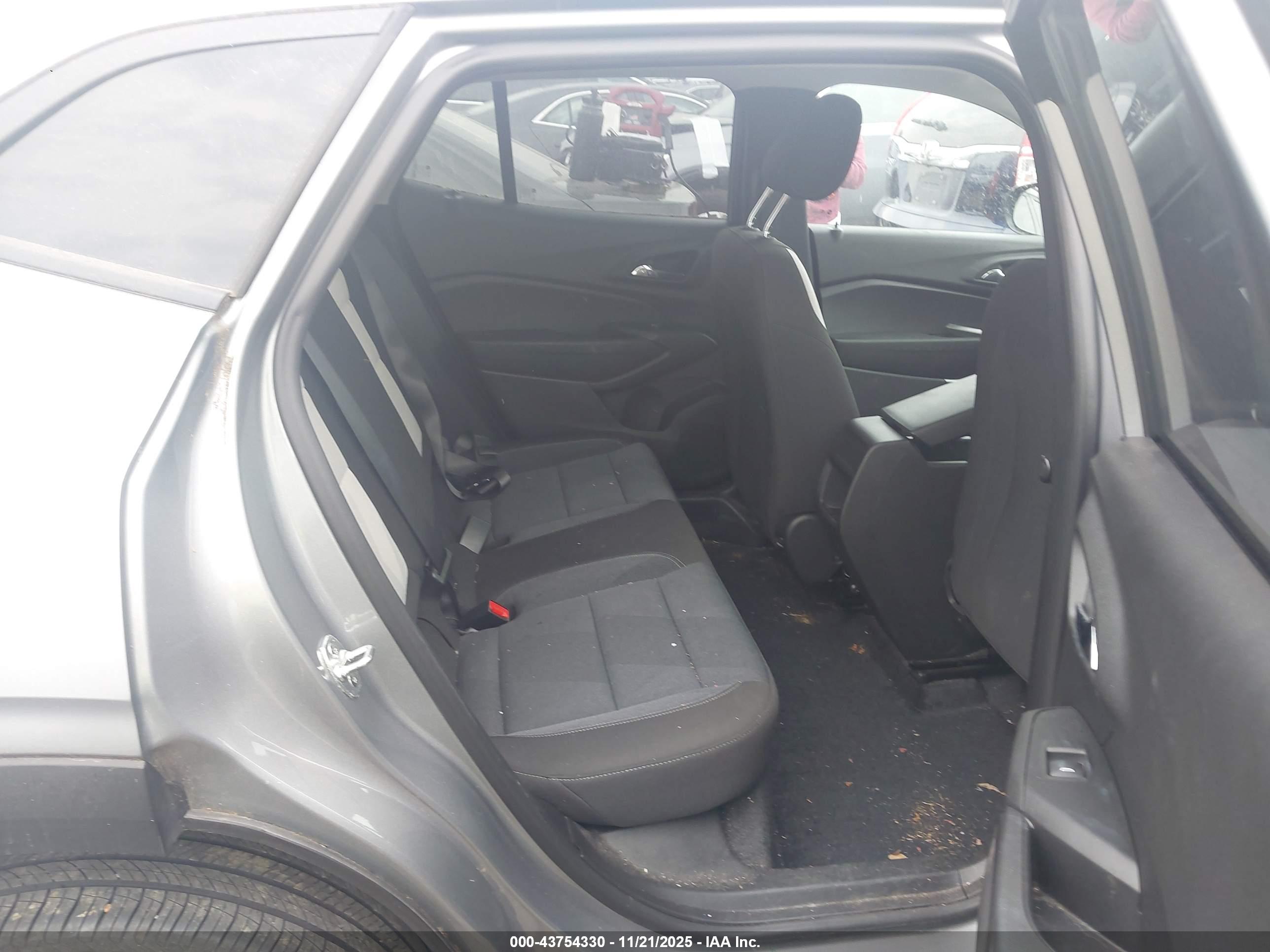 CHEVROLET TRAX image 8