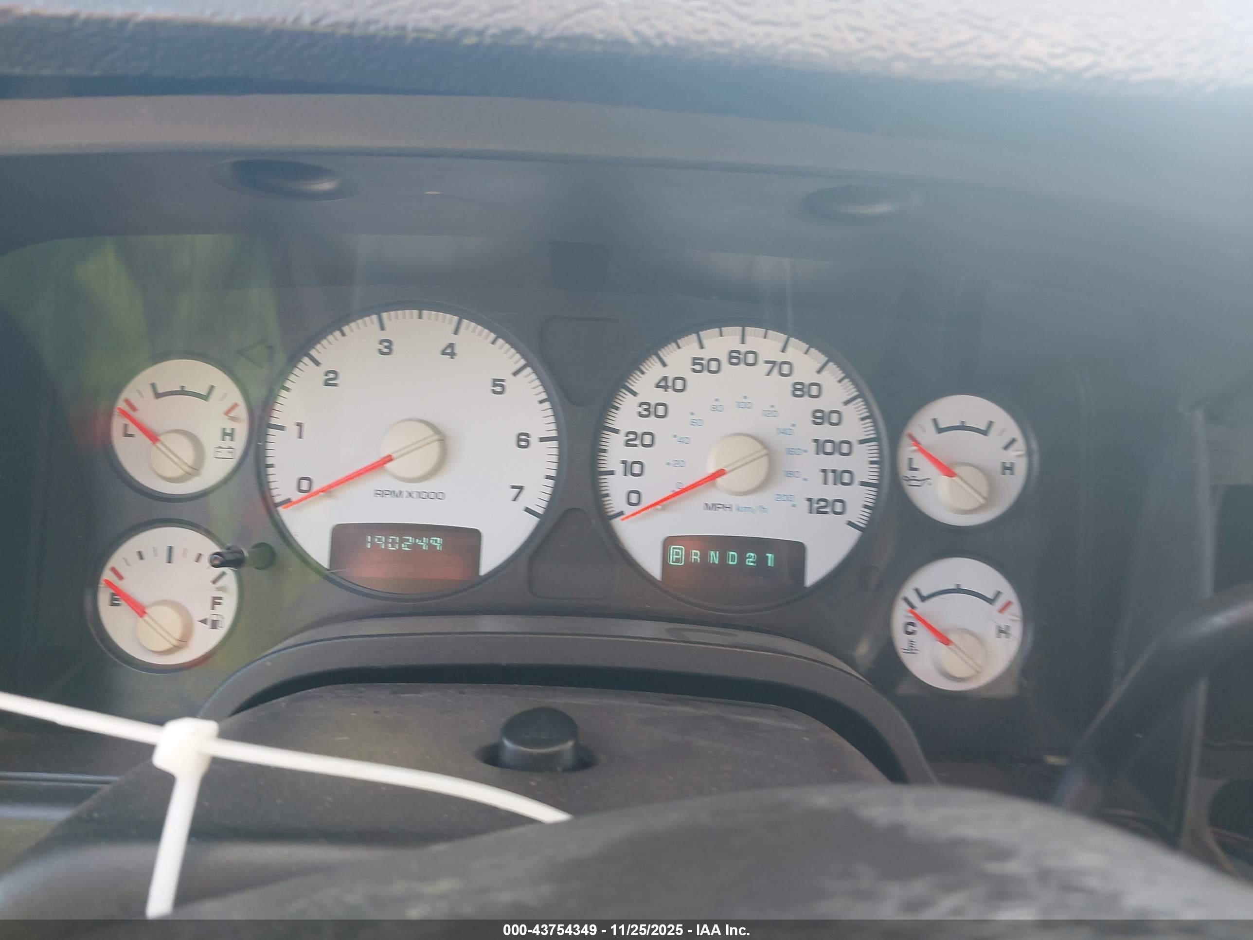 DODGE RAM image 7